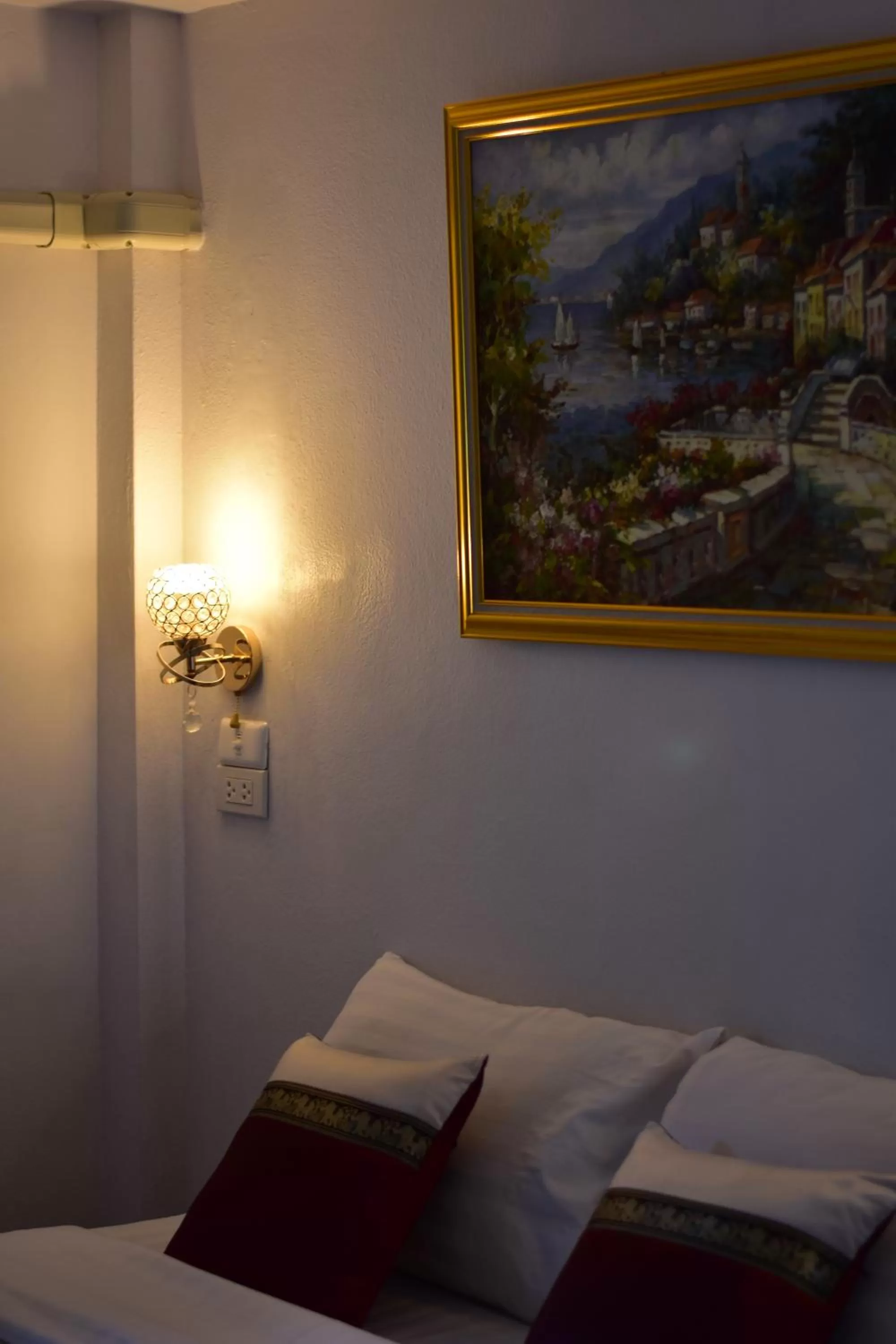 Photo of the whole room, Bed in Chiang Mai Heritage House