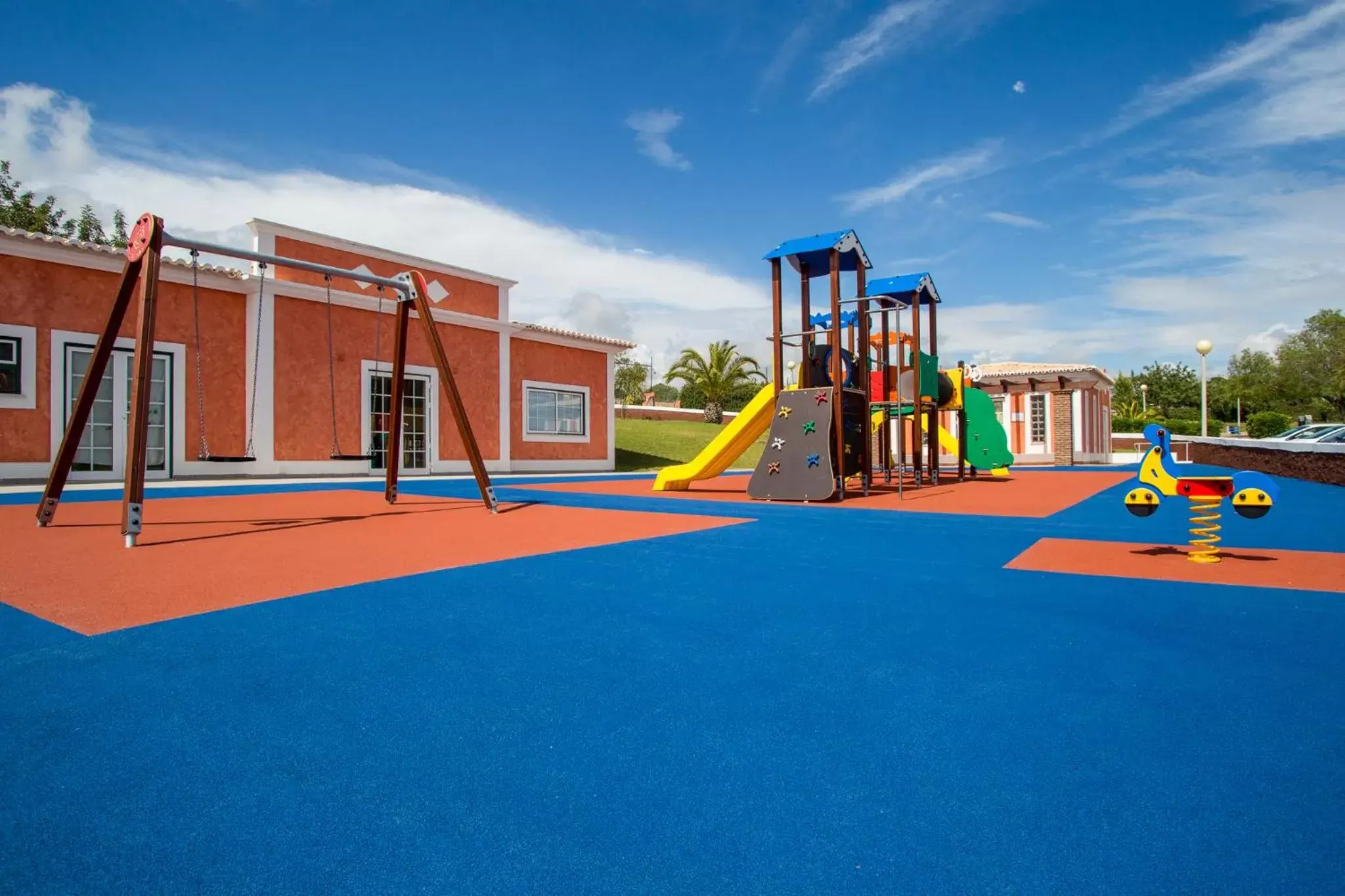 Children play ground, Children's Play Area in Colina da Lapa & Villas
