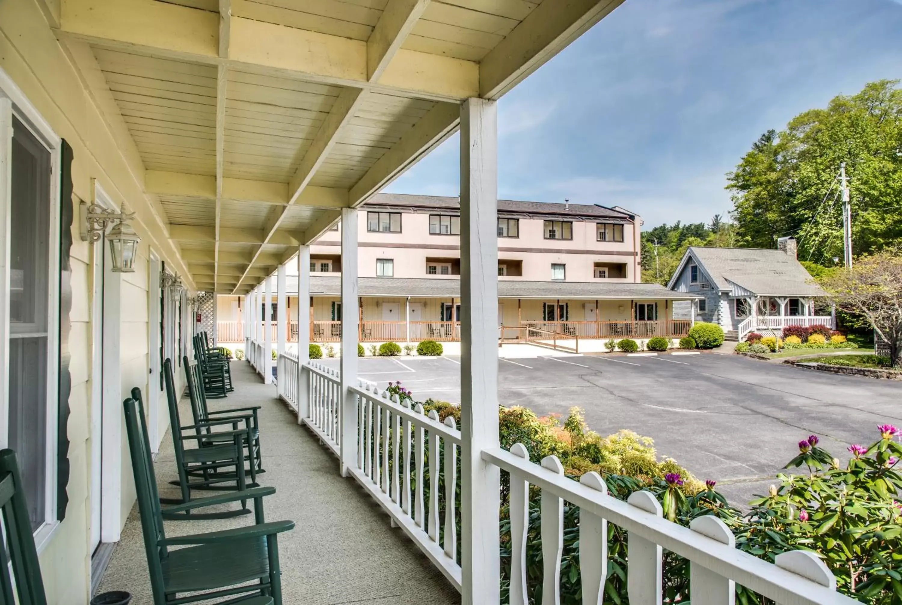 Balcony/Terrace in Boxwood Lodge Blowing Rock near Boone-University