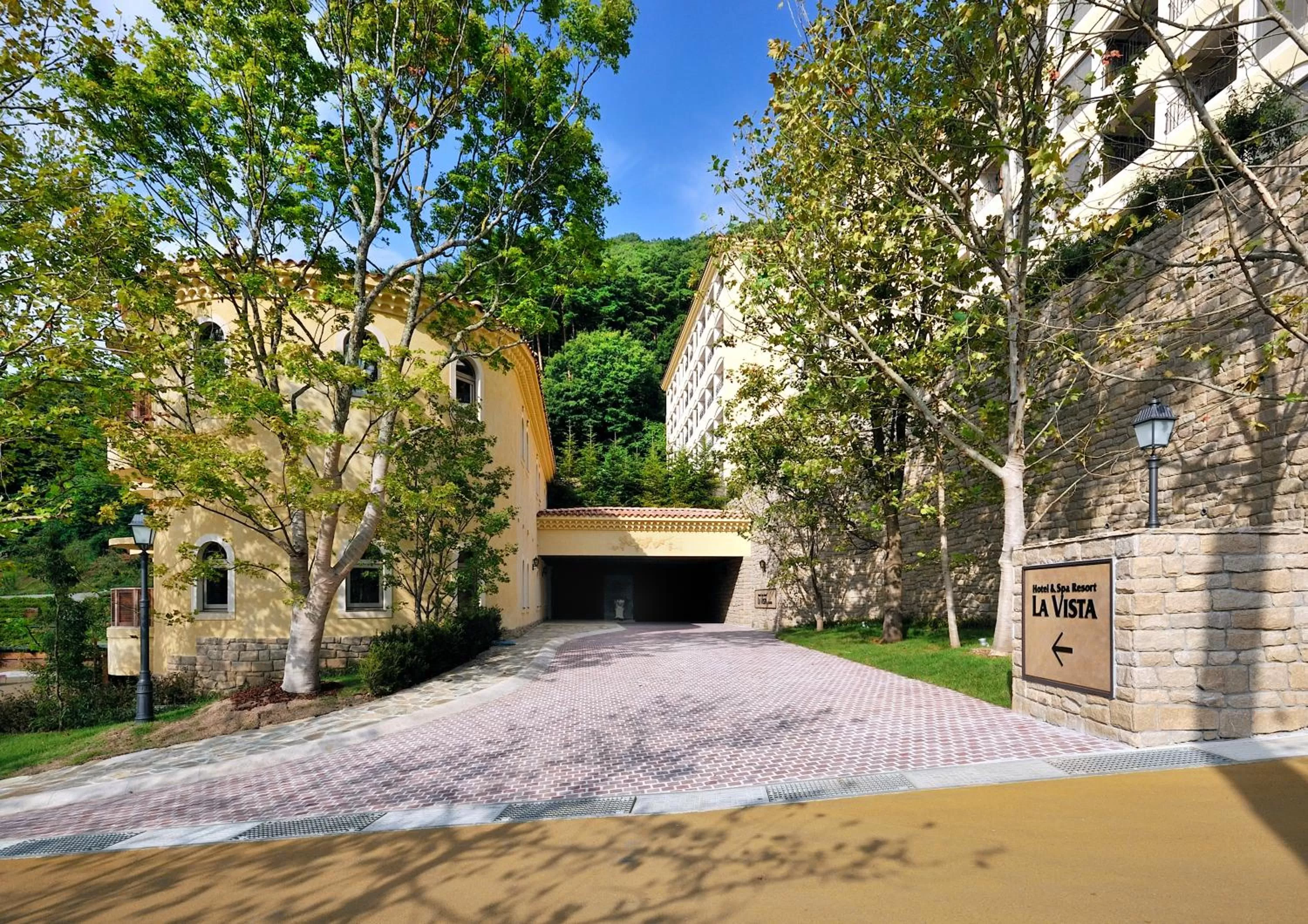 Facade/entrance in La Vista Fujikawaguchiko
