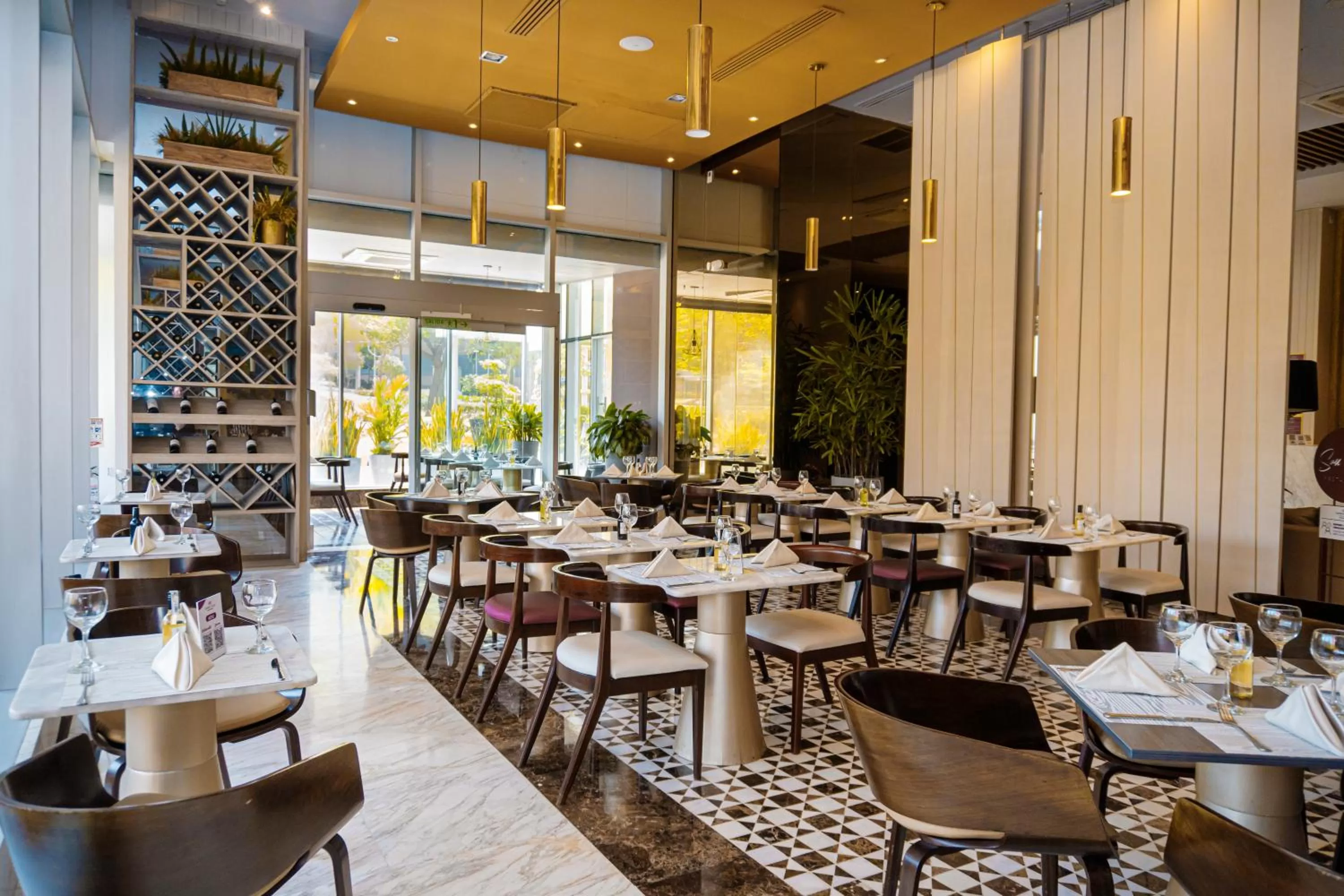 Restaurant/places to eat in Crowne Plaza Barranquilla by IHG