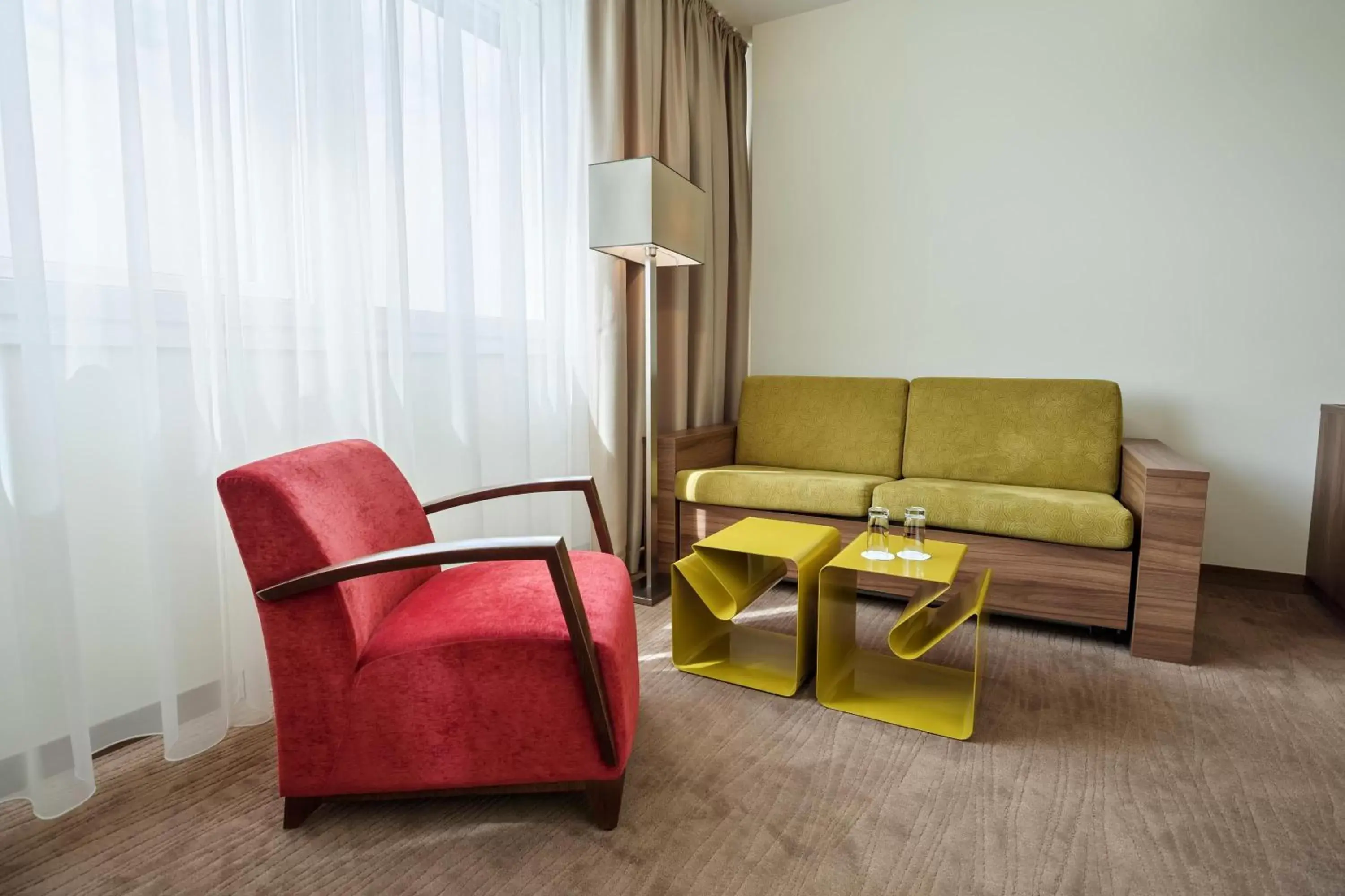 Photo of the whole room, Seating Area in Austria Trend Hotel Doppio Wien