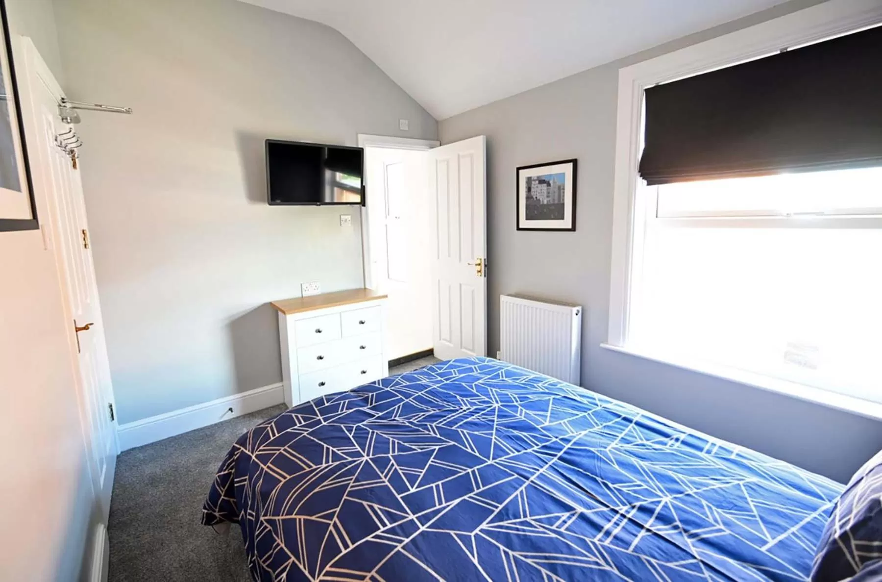 Bedroom, Bed in The Hathaways