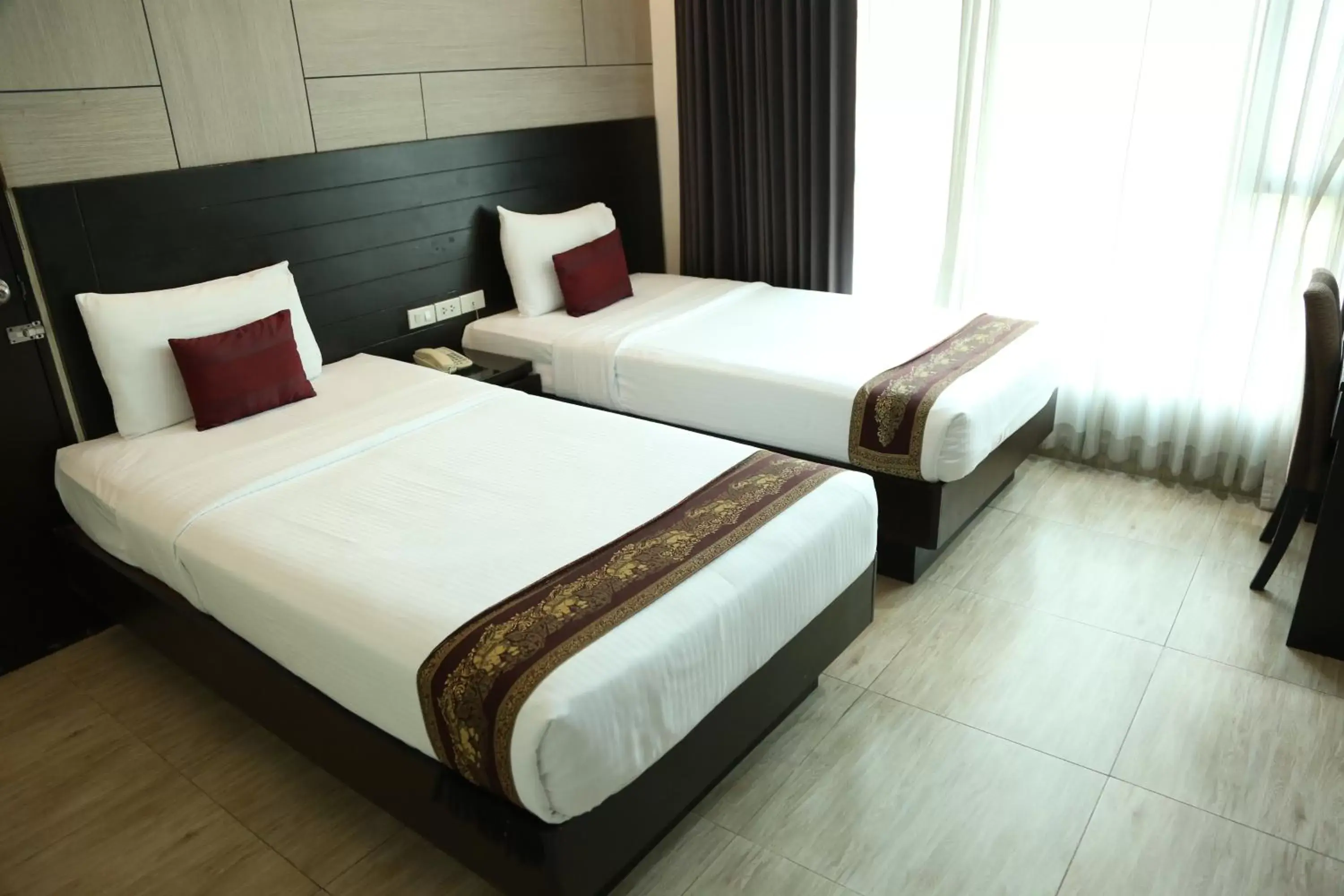 Bedroom, Bed in Boss Suites Nana Hotel