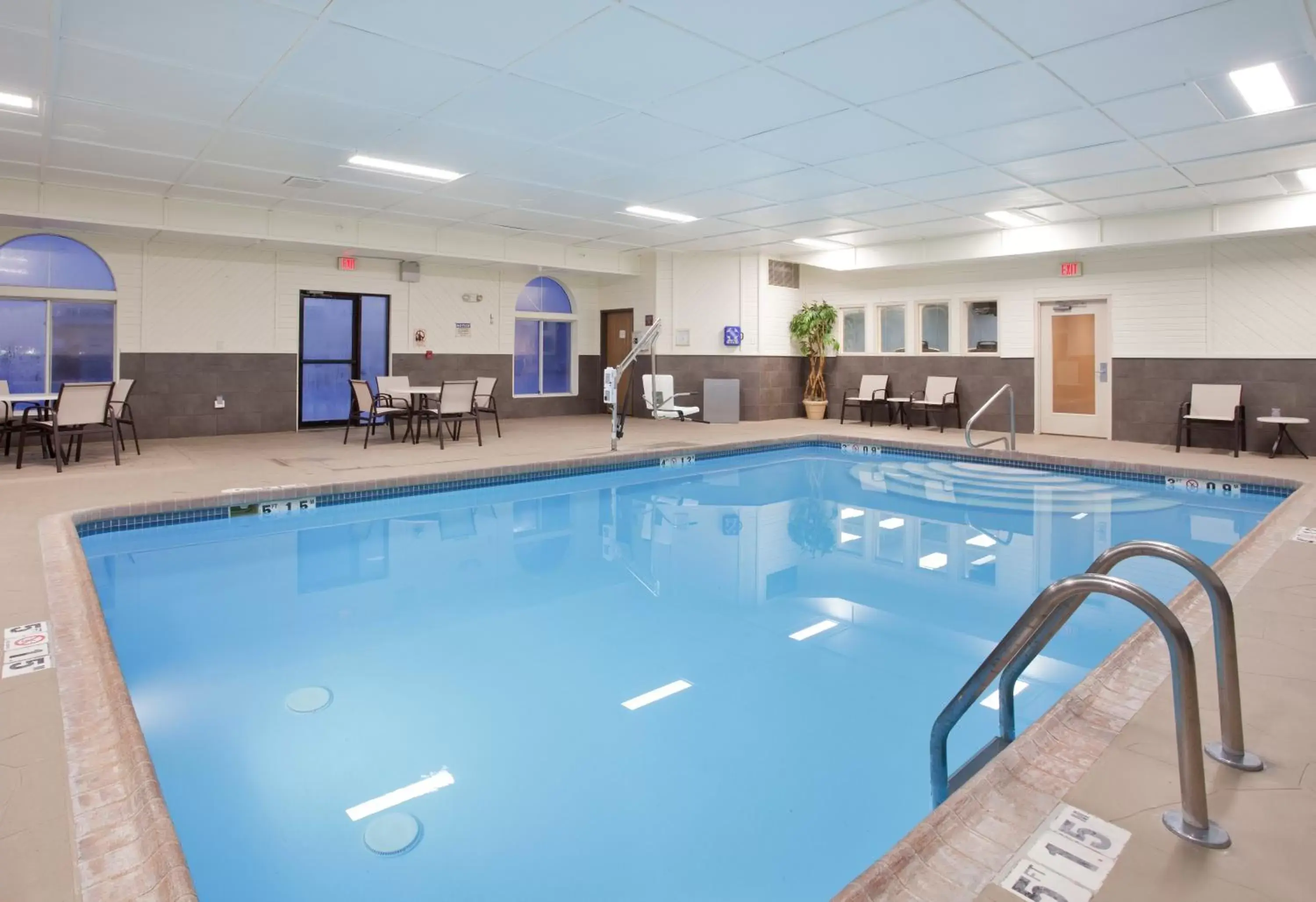 Swimming Pool in Holiday Inn Express Hotel & Suites Beatrice