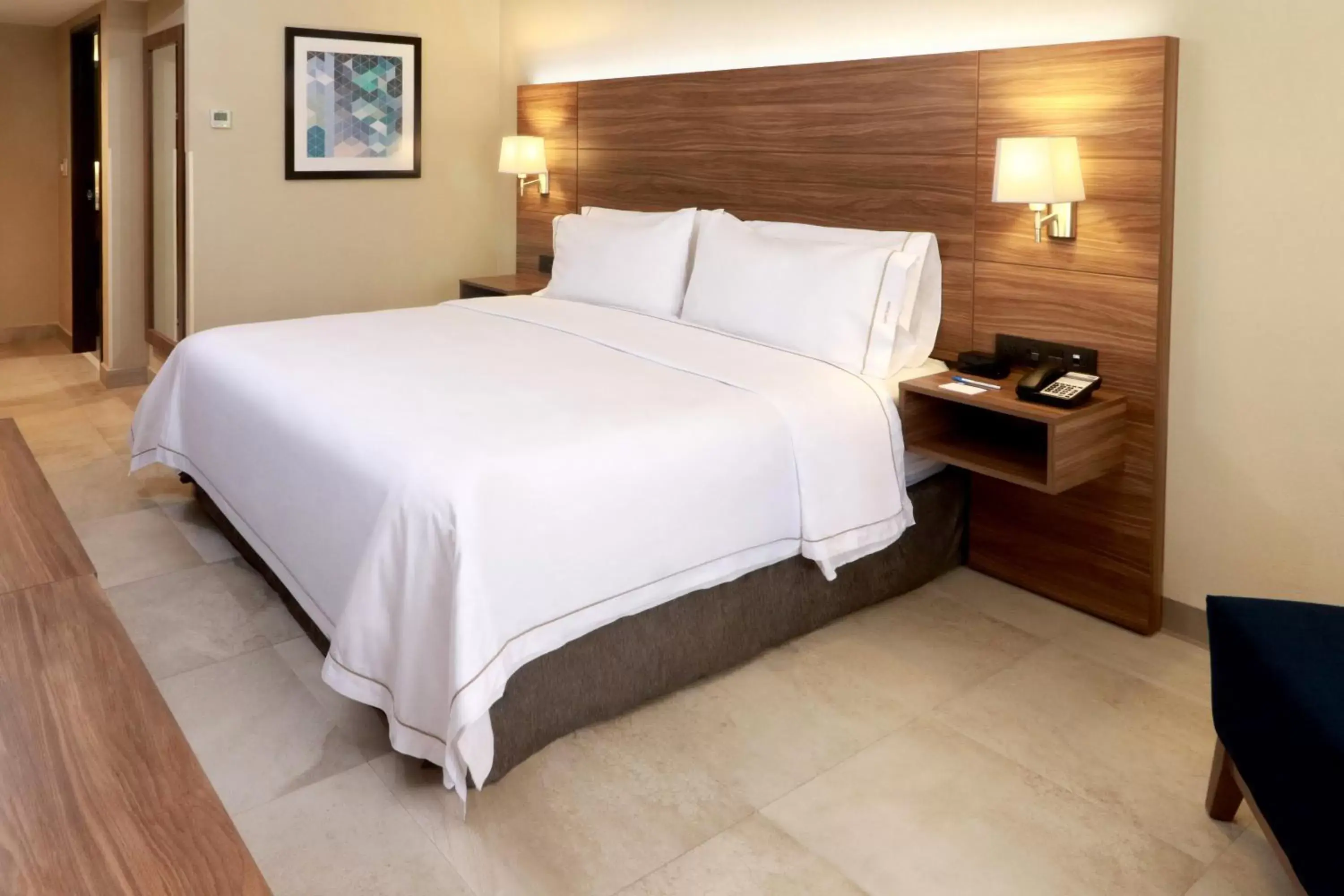 Photo of the whole room, Bed in Holiday Inn Express Guadalajara Aeropuerto, an IHG Hotel