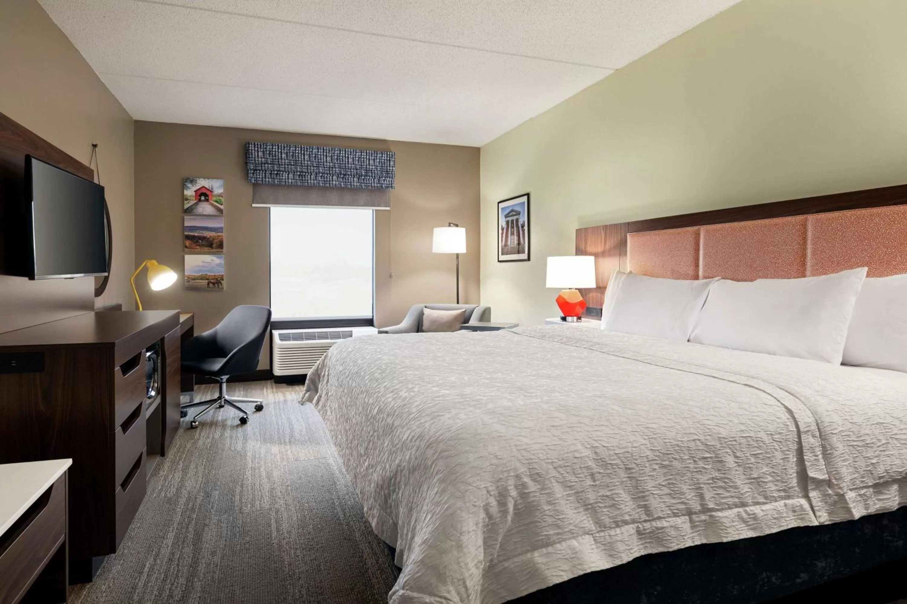 Bedroom, Bed in Hampton Inn & Suites Frederick/Fort Detrick