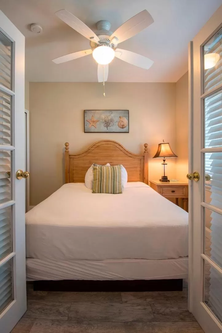 Bedroom, Bed in Hawks Cay Resort