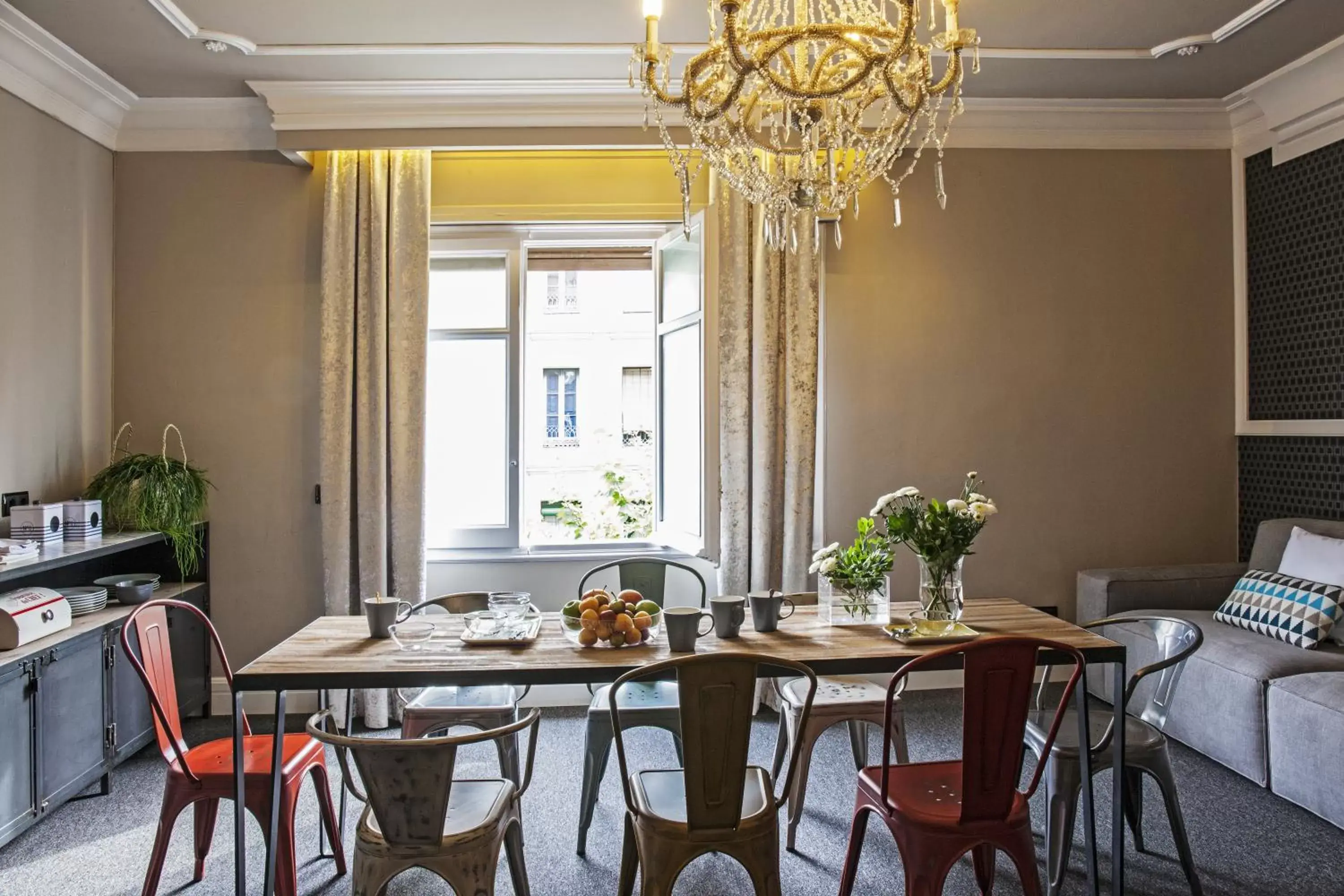 Restaurant/places to eat, Dining Area in AinB B&B Eixample-Muntaner