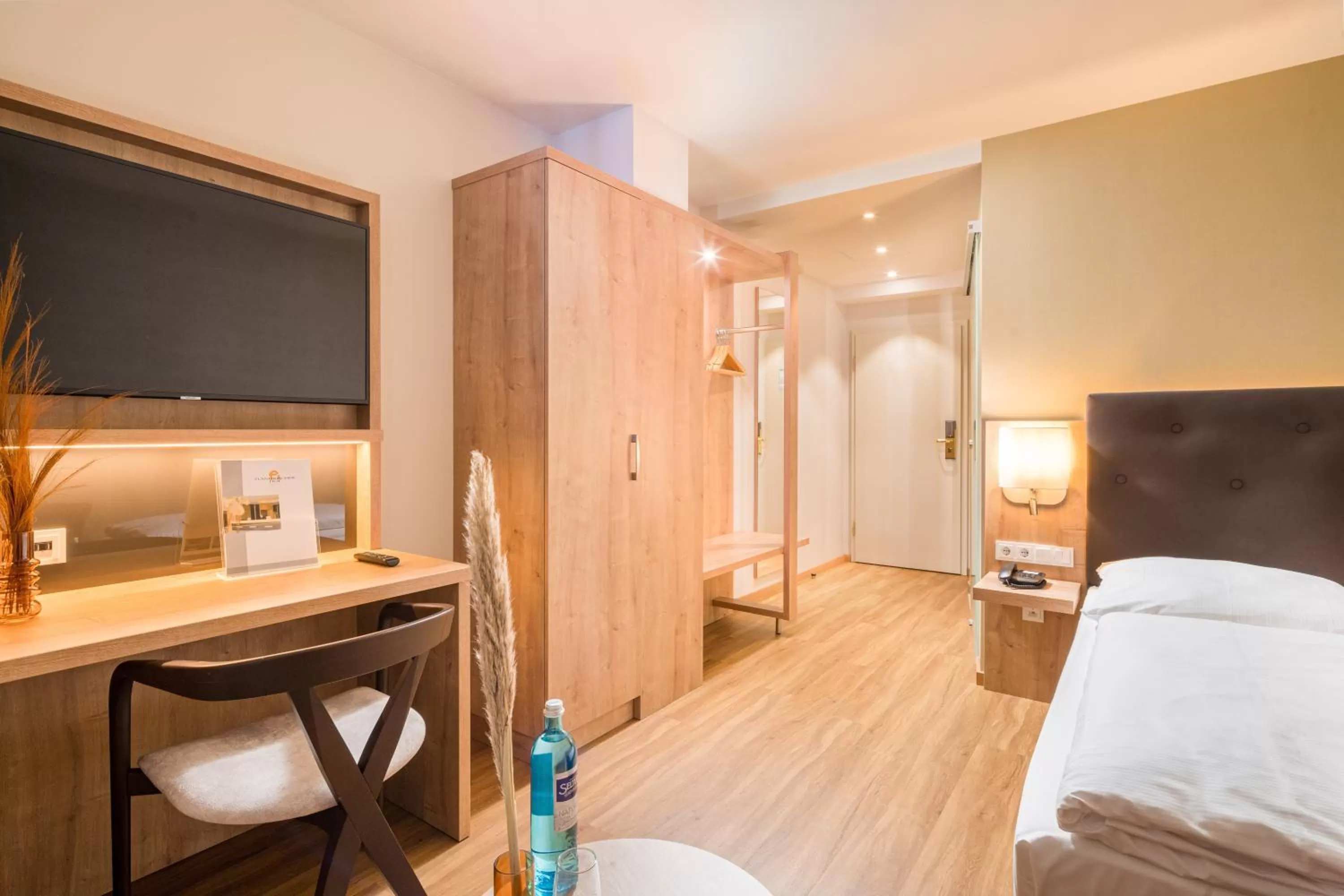 Property building, Bed in Hotel Flandrischer Hof