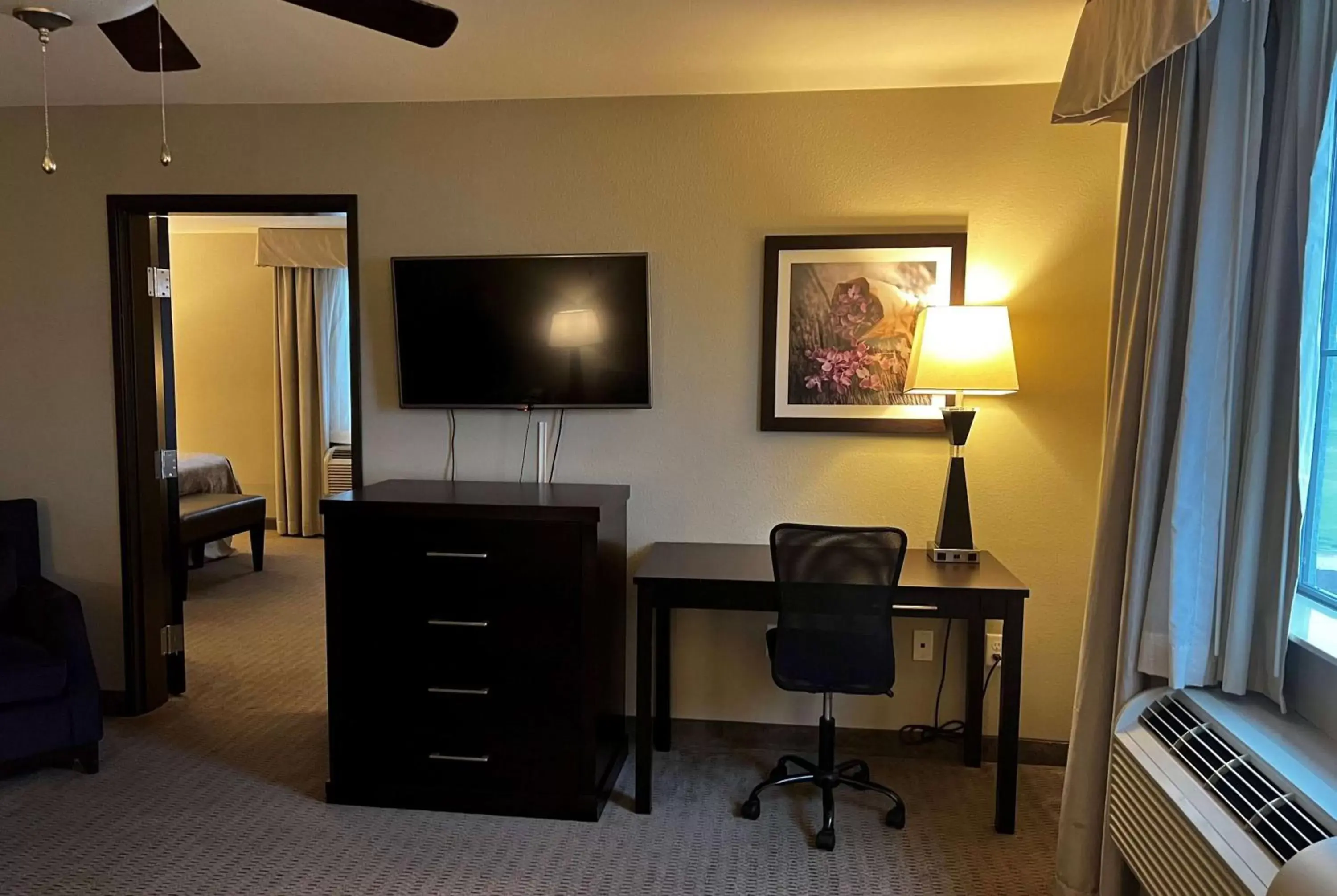 Photo of the whole room, TV/Entertainment Center in Baymont by Wyndham College Station