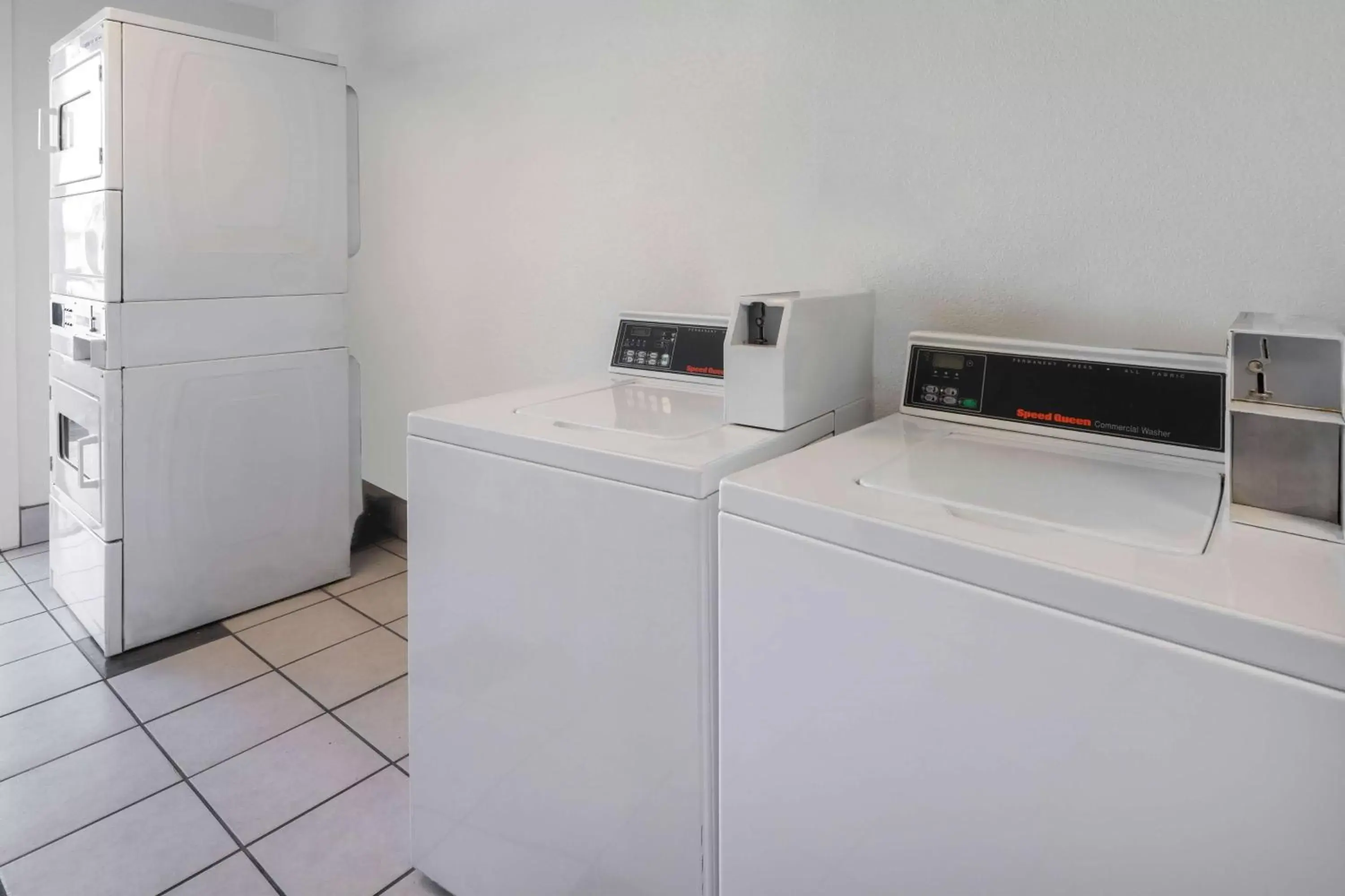 laundry, Kitchen/Kitchenette in Motel 6-Ventura, CA - Beach