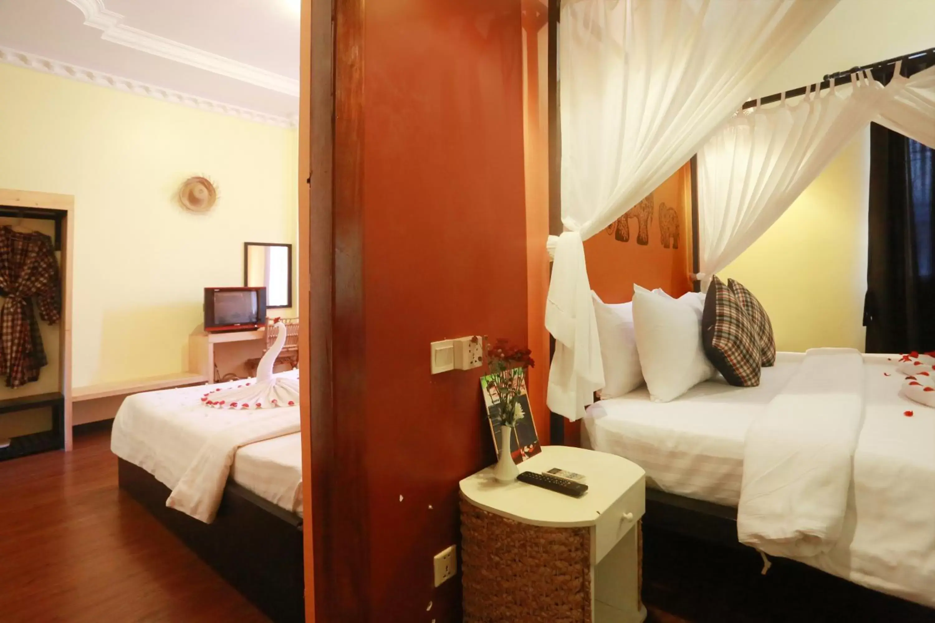 Bedroom, Bed in Central Indochine D'angkor Hotel