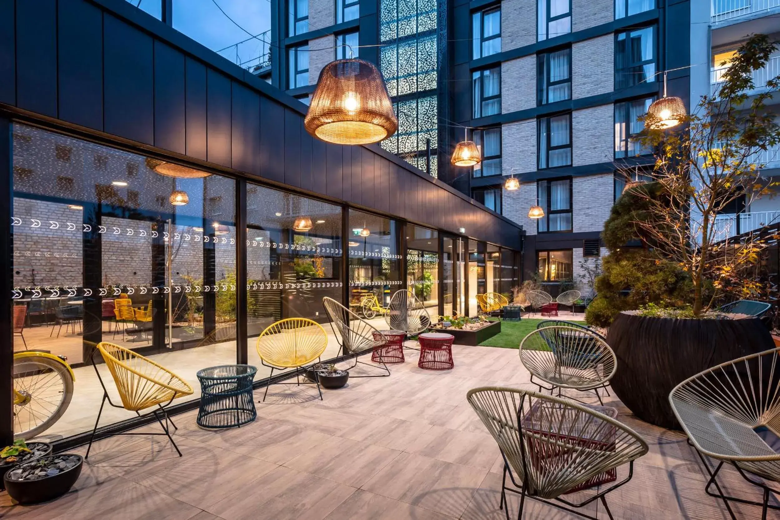 Patio in voco Strasbourg Centre - The Garden, an IHG Hotel