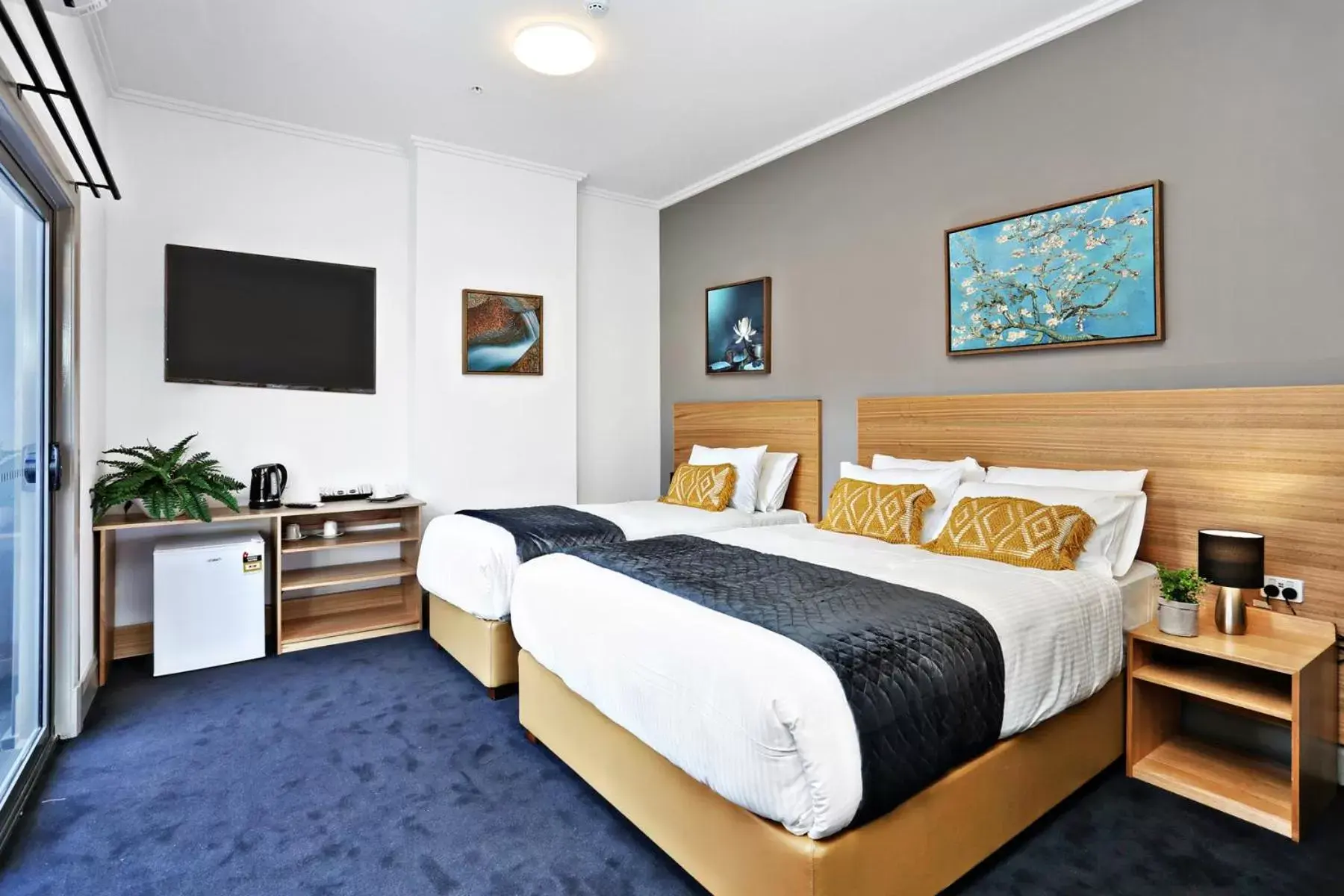 Bed in Meridian Hotel Hurstville