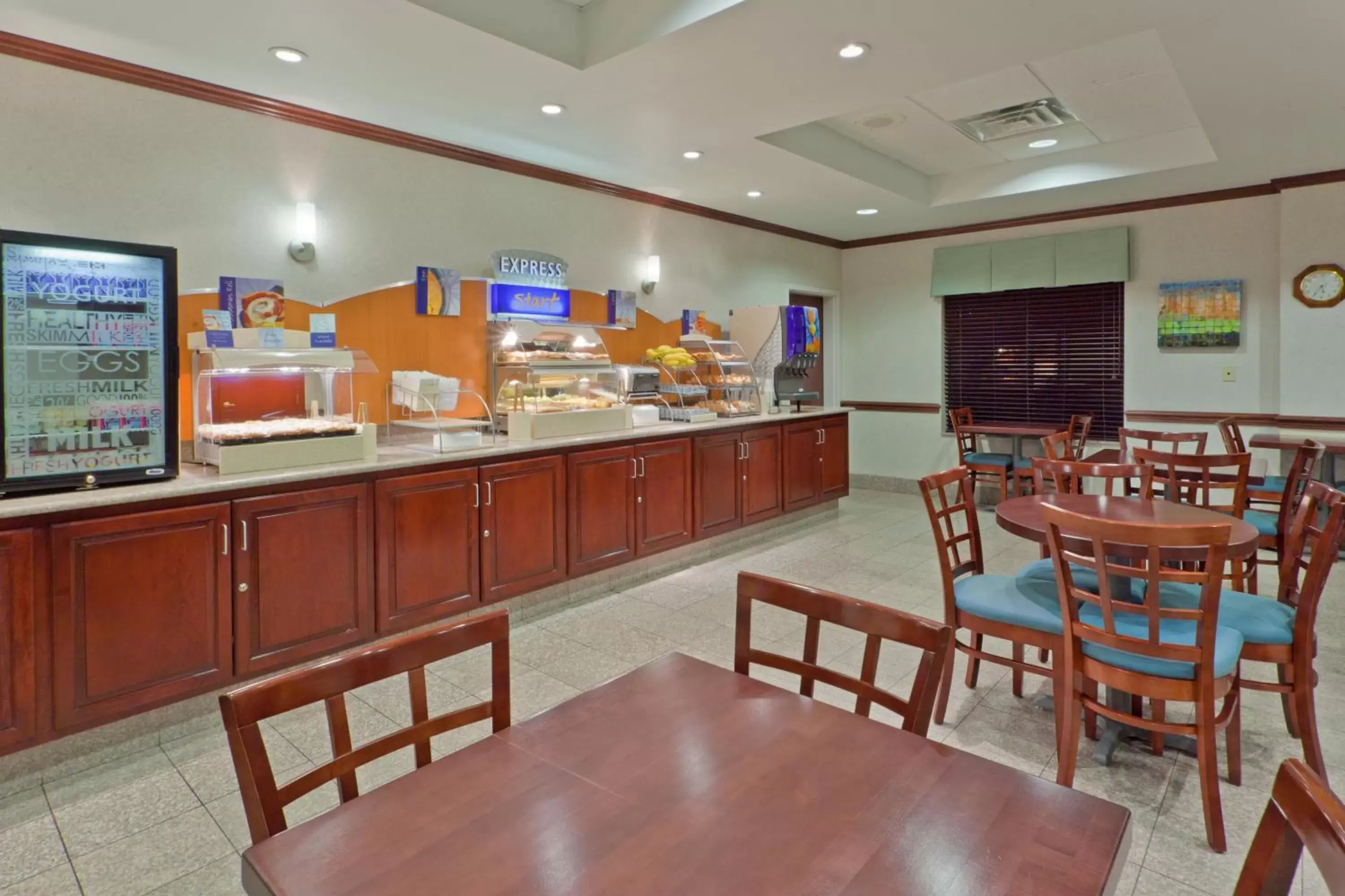 Breakfast, Restaurant/Places to Eat in Holiday Inn Express Lordstown-Newton Falls/Warren, an IHG Hotel