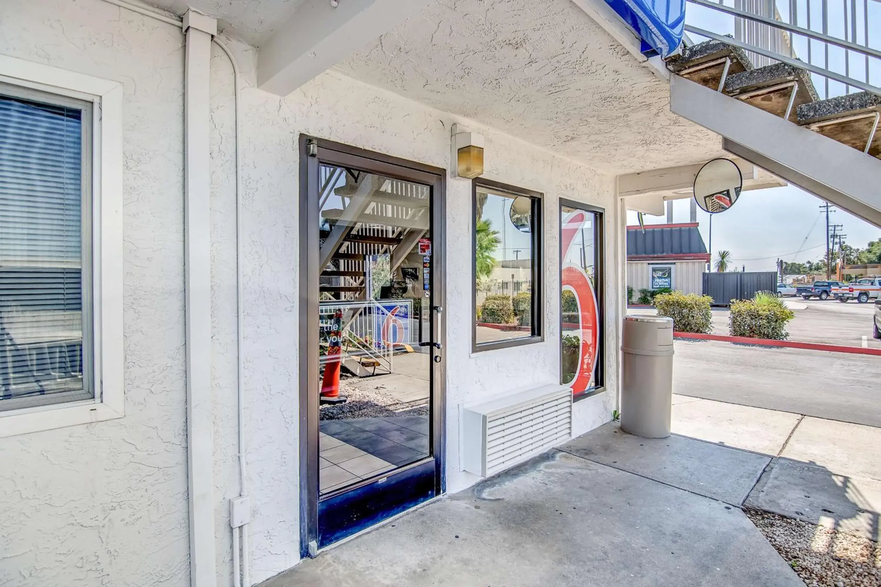 Property building, Facade/Entrance in Motel 6-Stockton, CA - Charter Way West