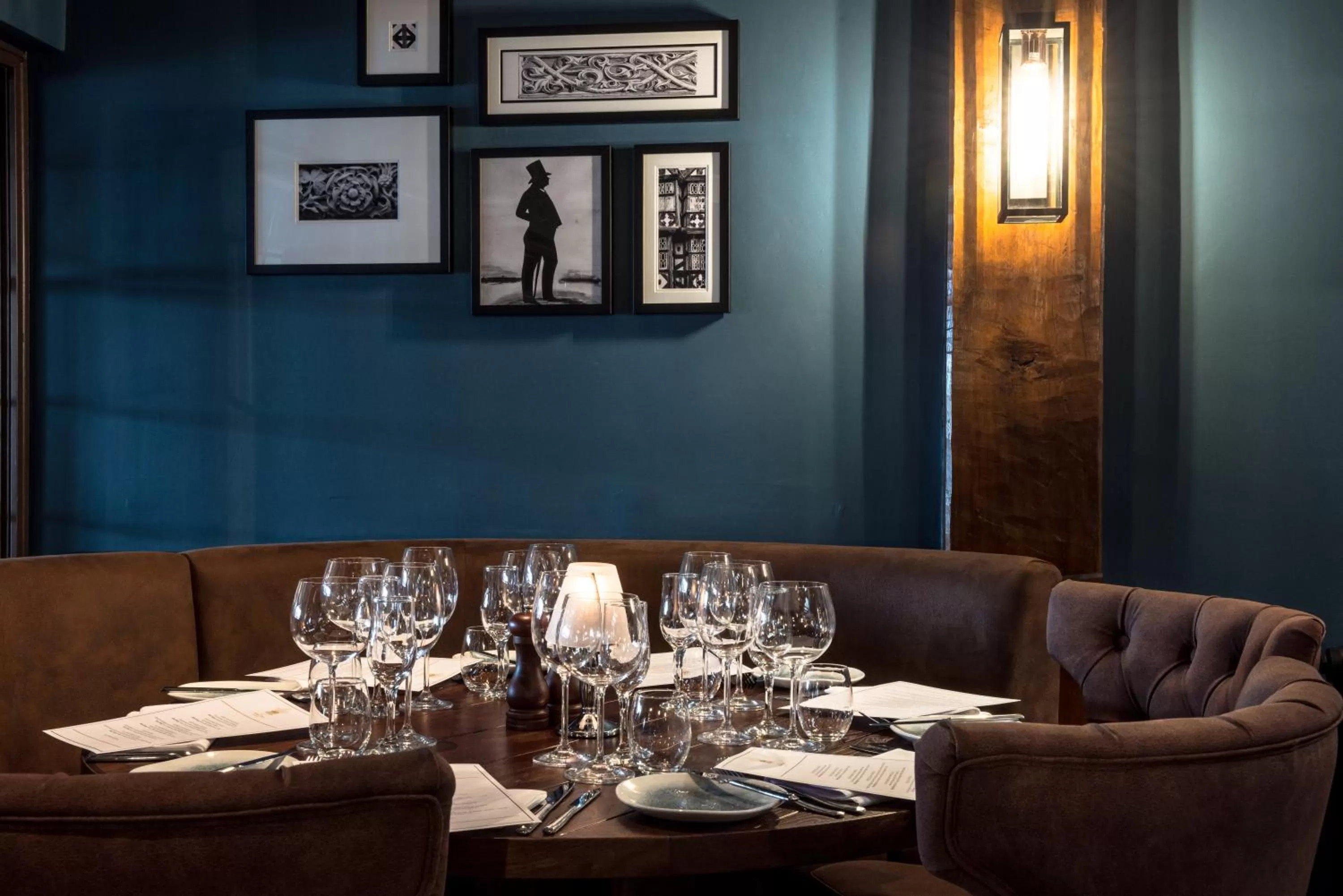 Restaurant/places to eat in The Feathers Hotel