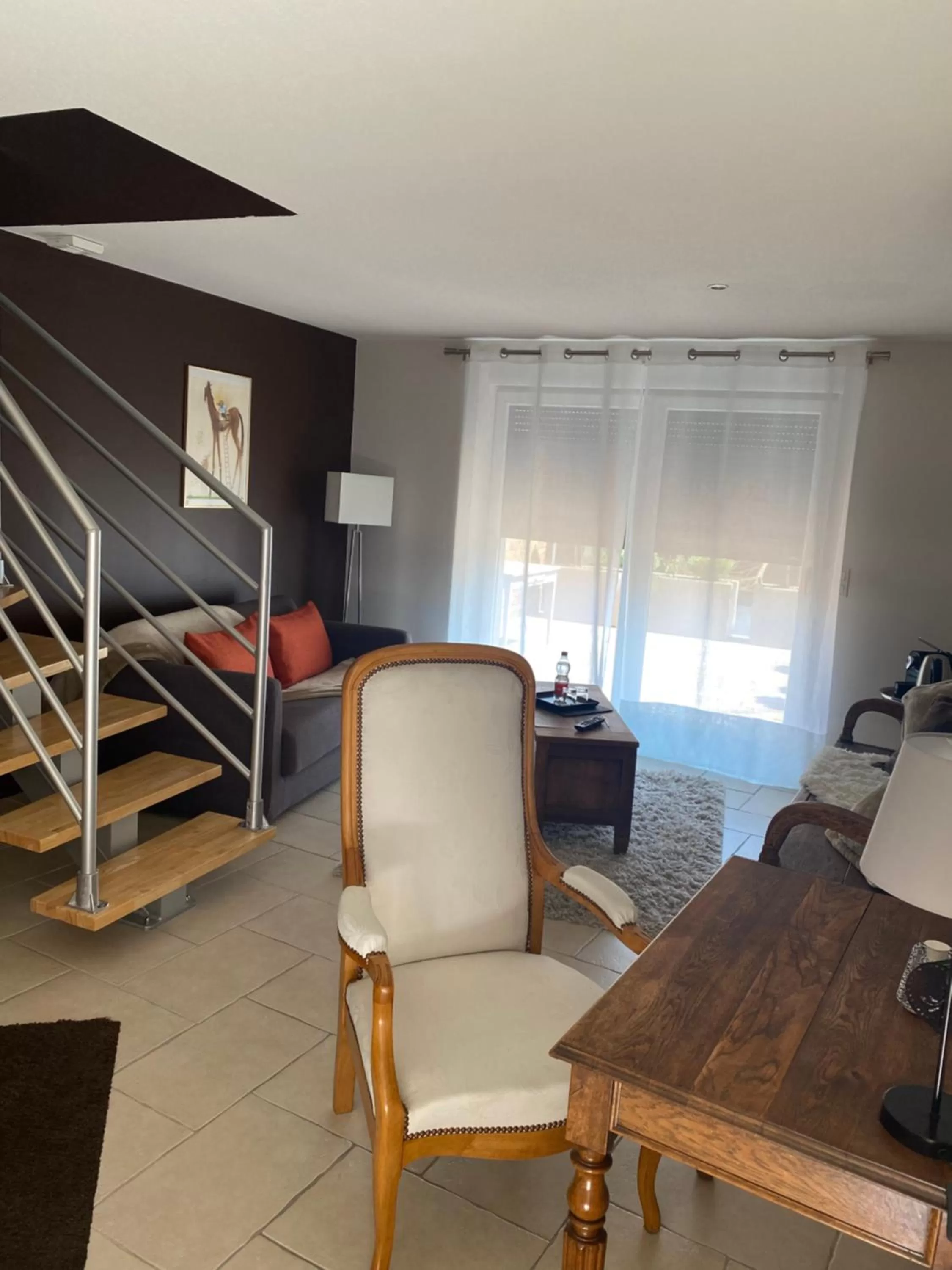 Living room, Bed in Chambres d'hôtes - L'Ecurie Obernai