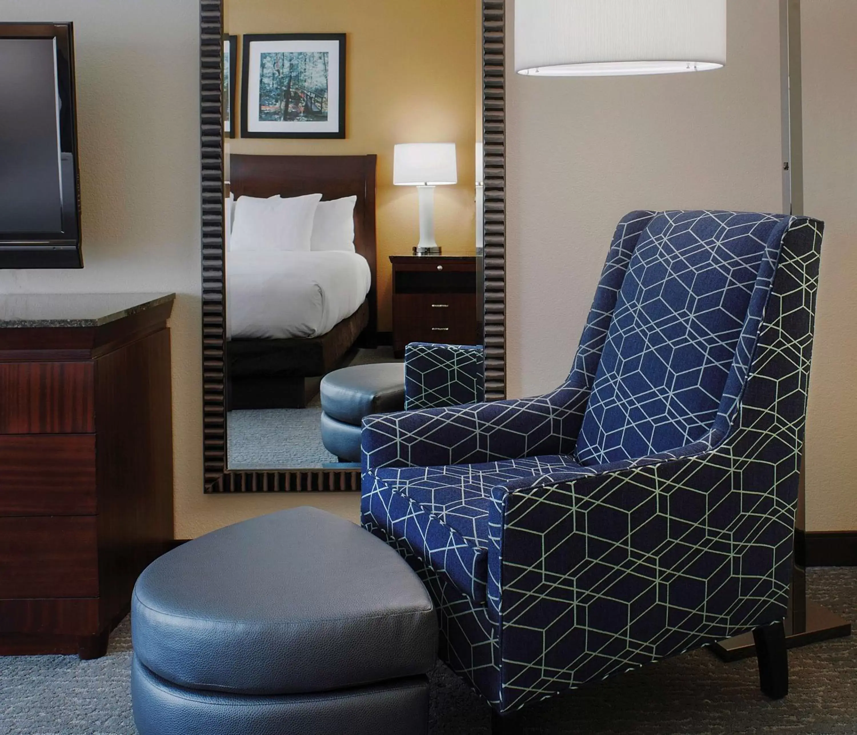 Living room, Seating Area in DoubleTree Suites by Hilton Bentonville