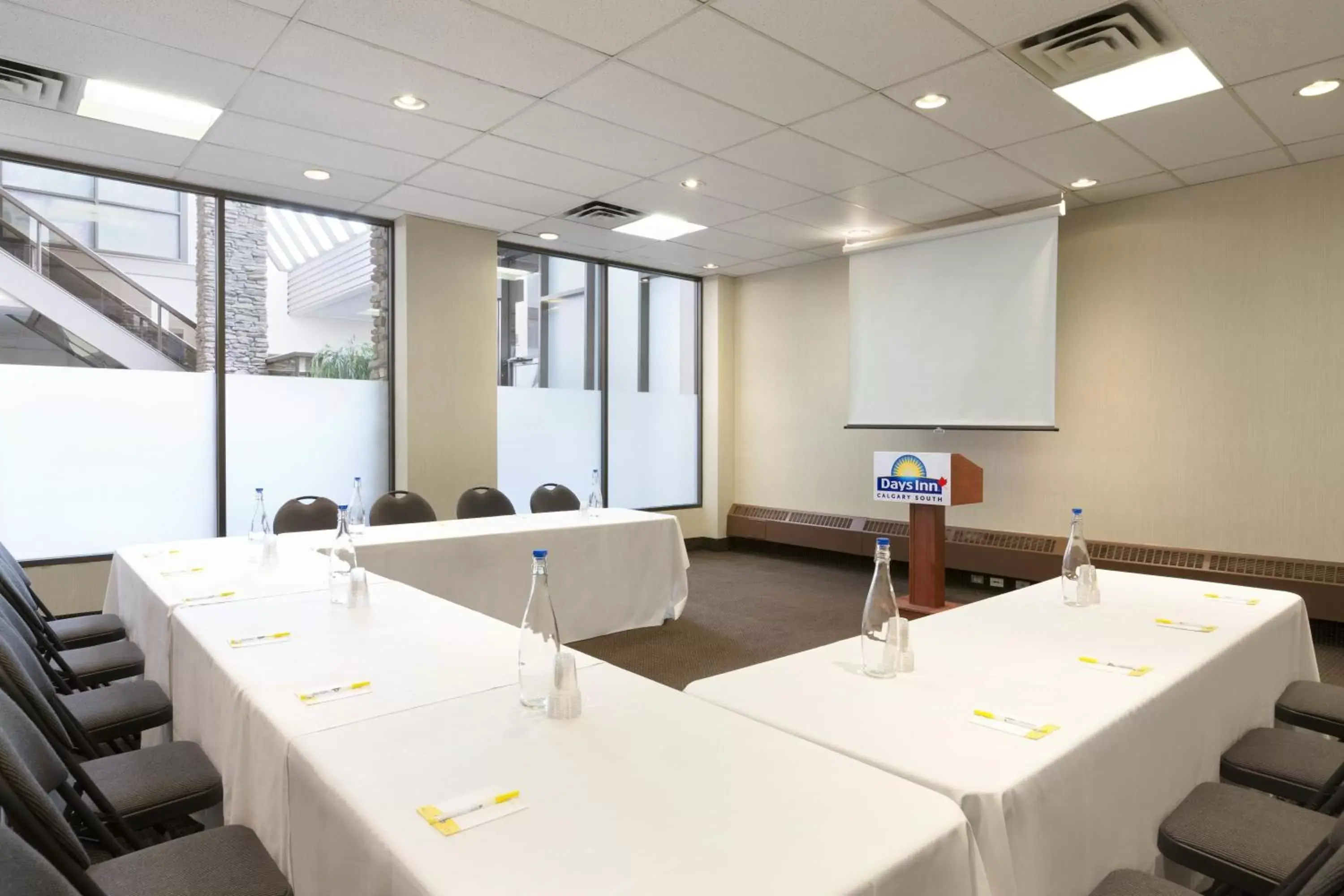 Banquet/Function facilities in Days Inn by Wyndham Calgary South