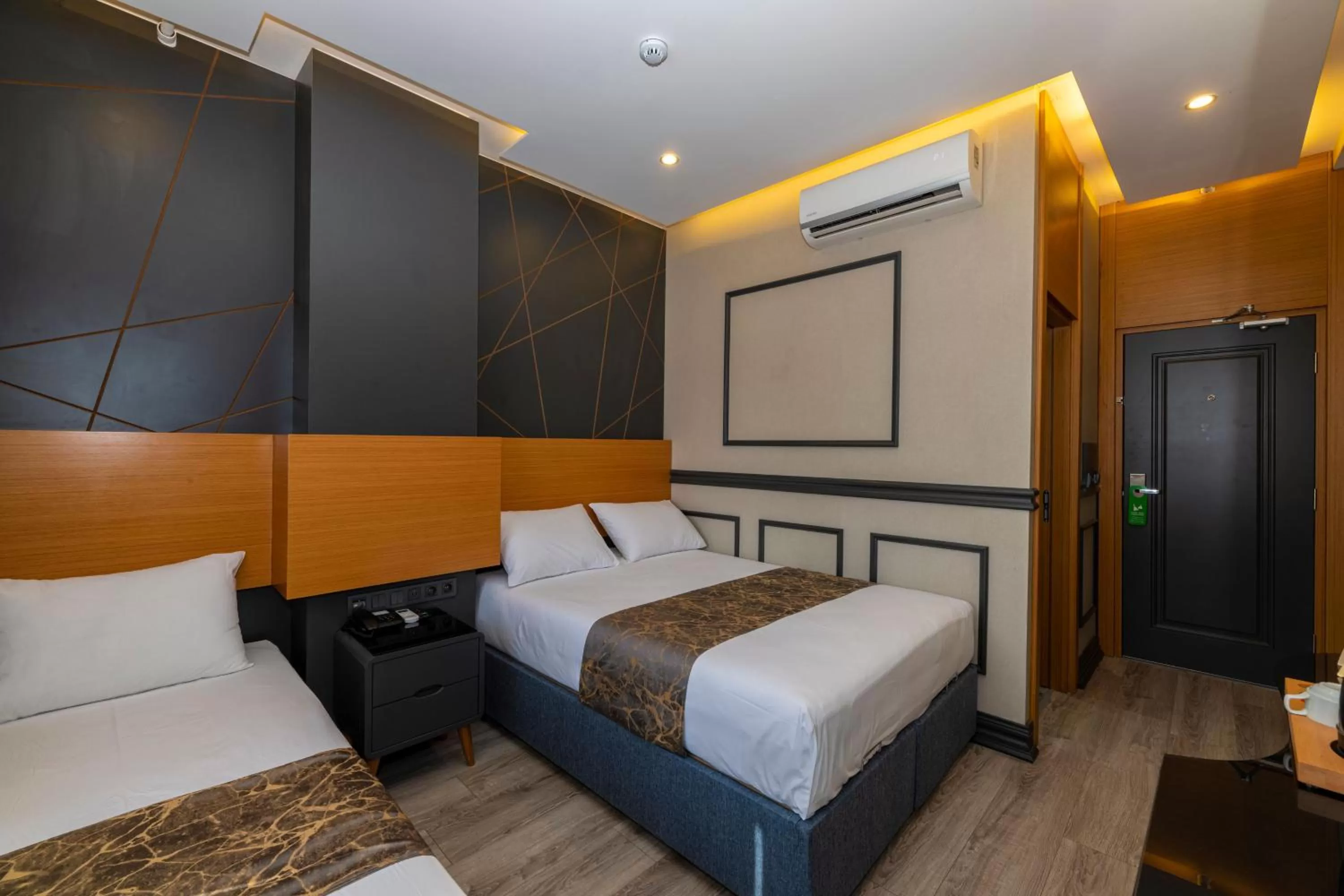 Photo of the whole room, Bed in Confores Hotel