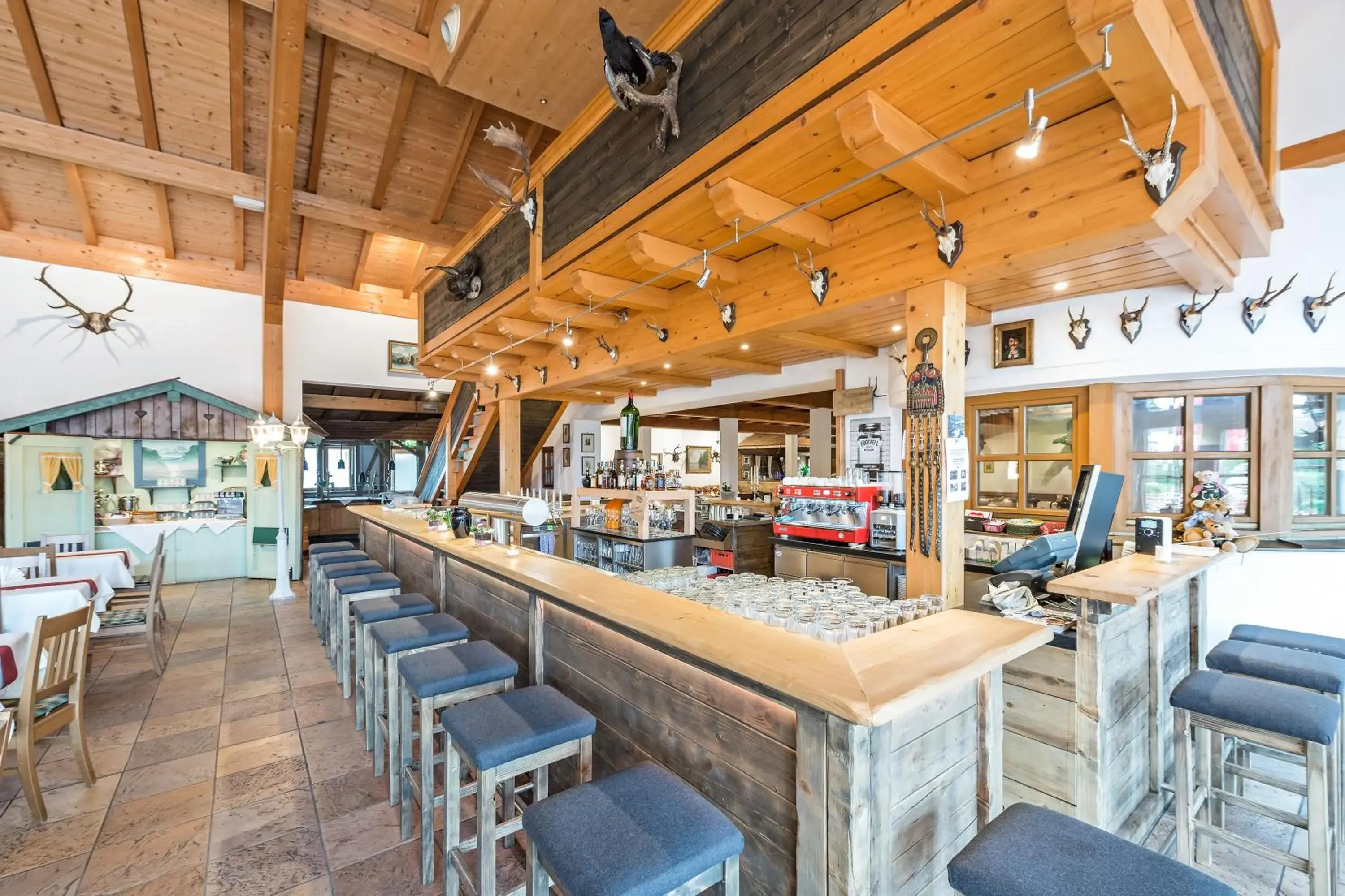 Lounge or bar in Das Bergmayr - Chiemgauer Alpenhotel Lounge or bar in Das Bergmayr - Chiemgauer Alpenhotel