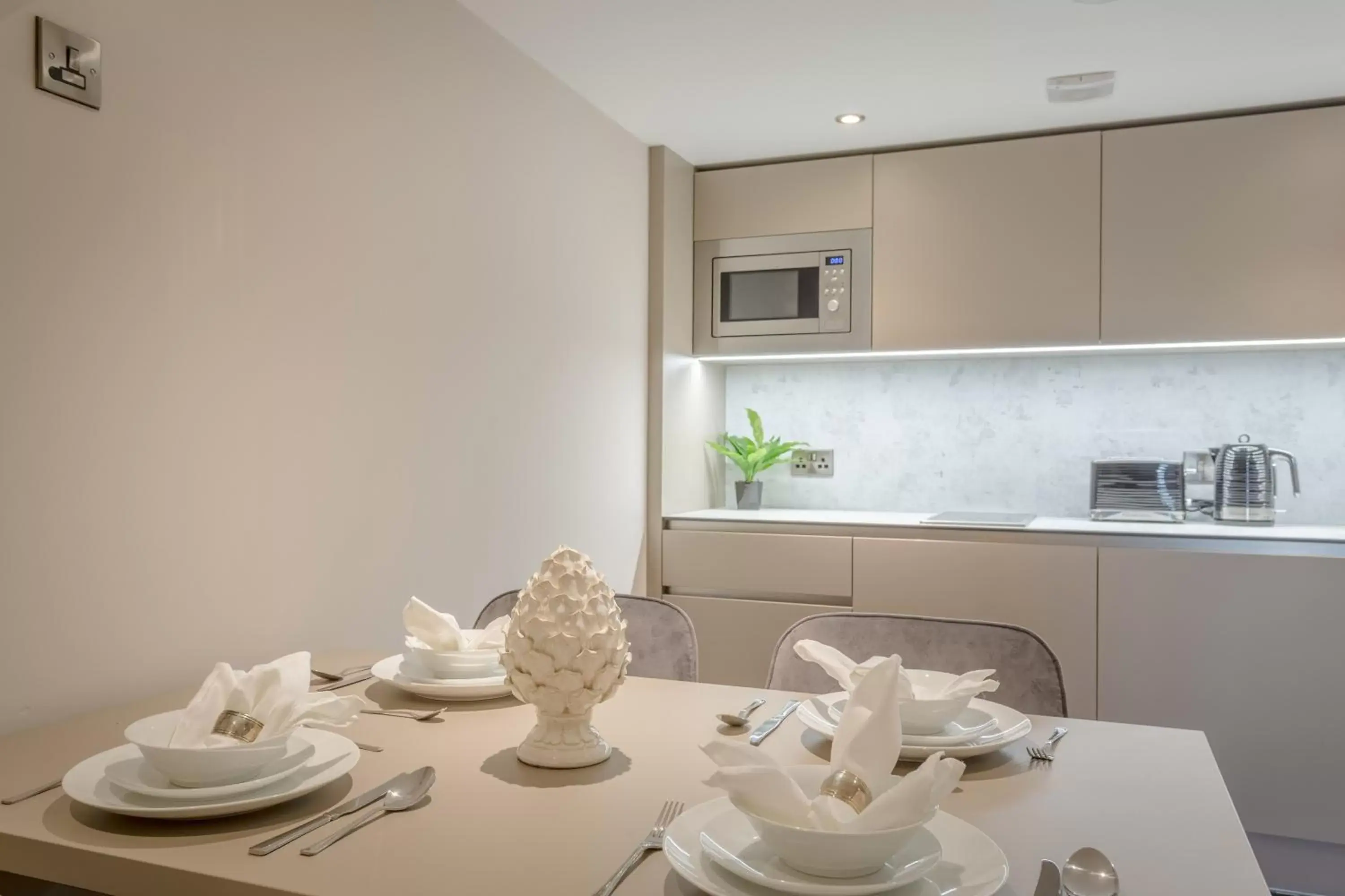 Dining area, Kitchen/Kitchenette in Heritage Mews Nottingham