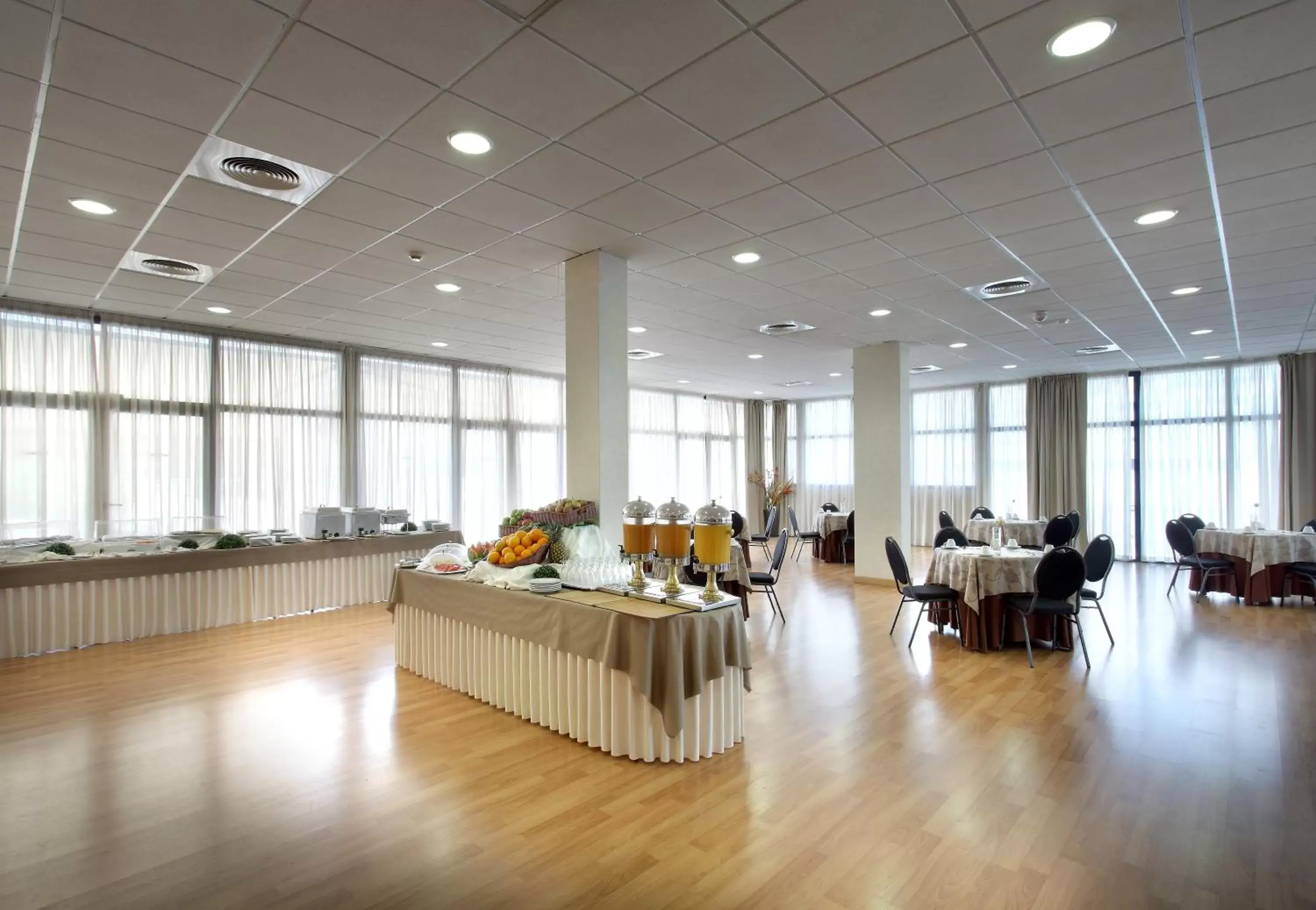 Lounge or bar in Exe Sevilla Palmera Lounge or bar in Exe Sevilla Palmera