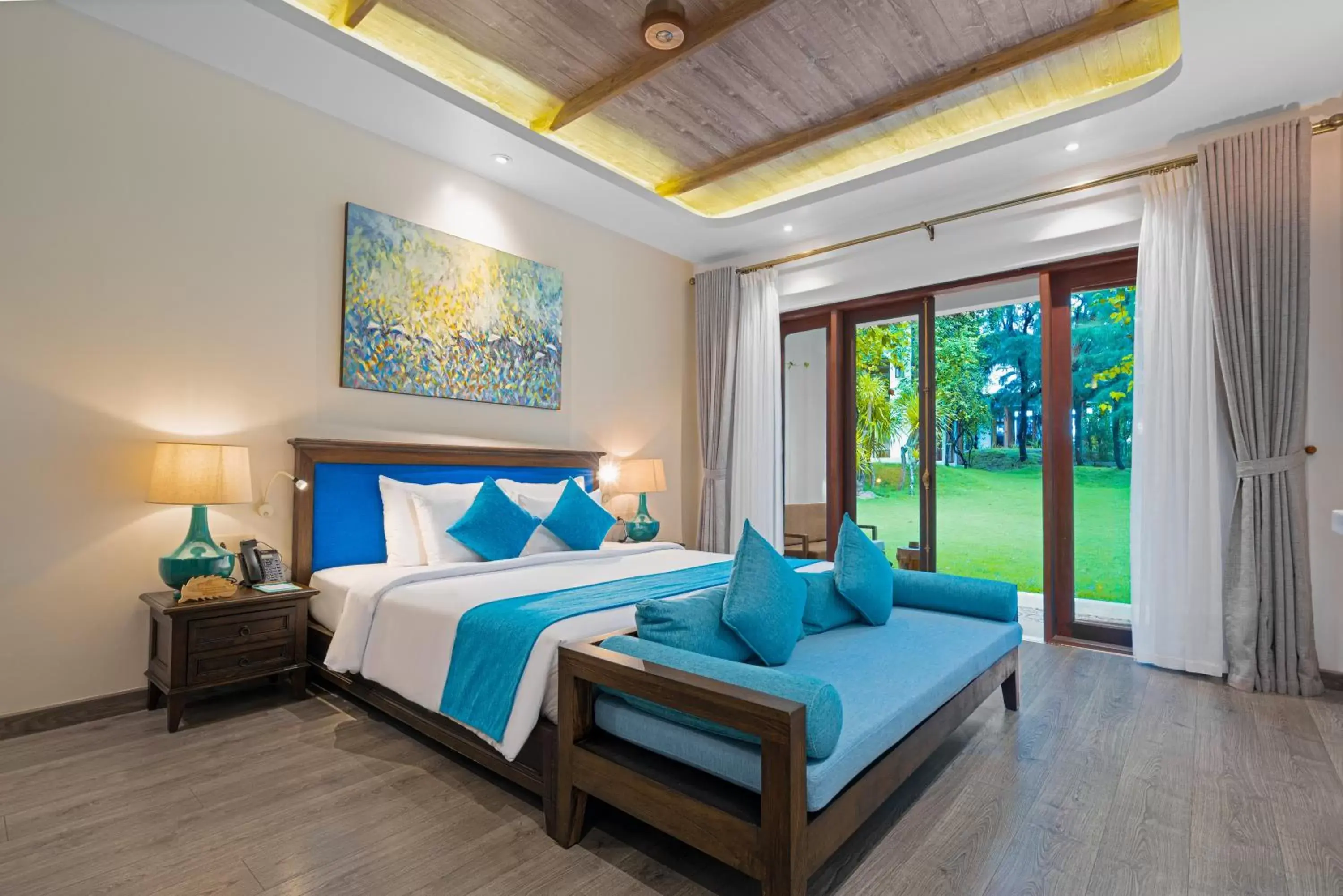 Bed in Stelia Beach Resort