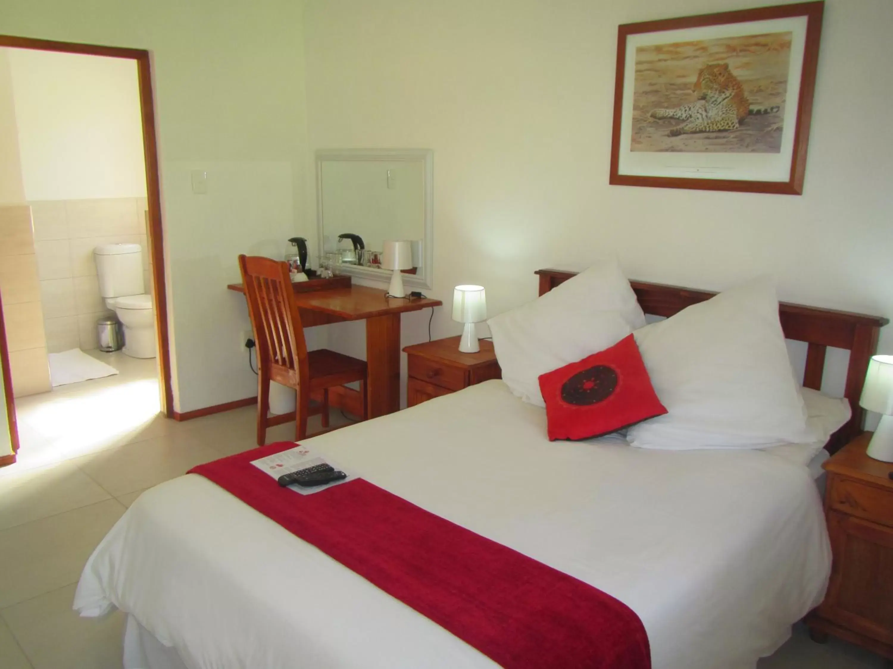 Bedroom, Bed in African Footprints Lodge