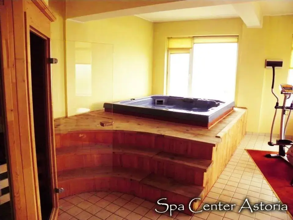 Spa and wellness centre/facilities, Kitchen/Kitchenette in Hotel Astoria City Center