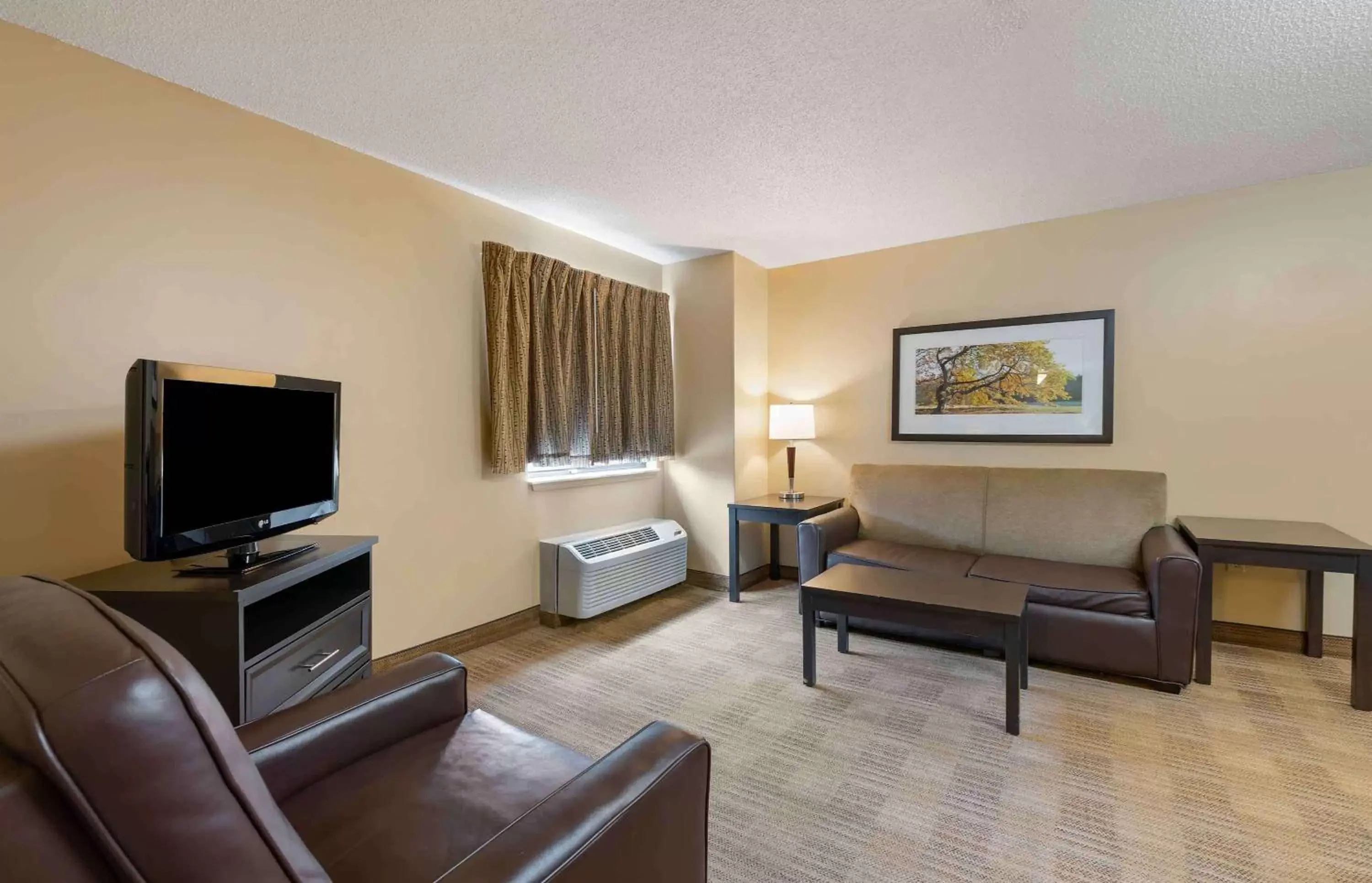 Bedroom, Seating Area in Extended Stay America Suites - Cincinnati - Fairfield