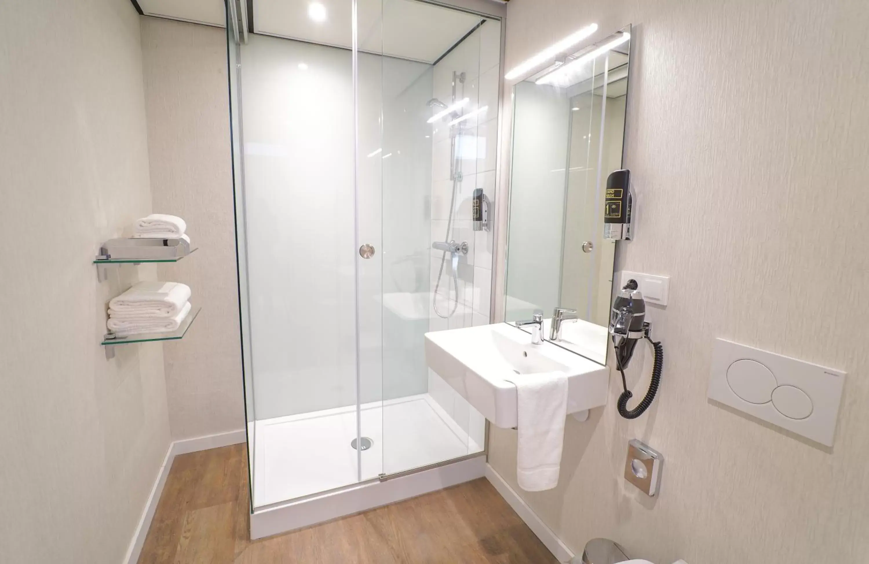Shower, Bathroom in The Fallon Hotel Alkmaar