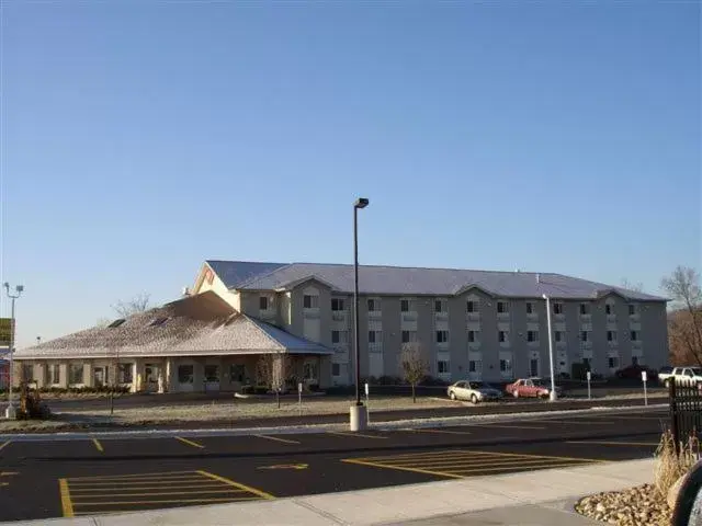 Facade/entrance, Property Building in Ameristay Inn & Suites