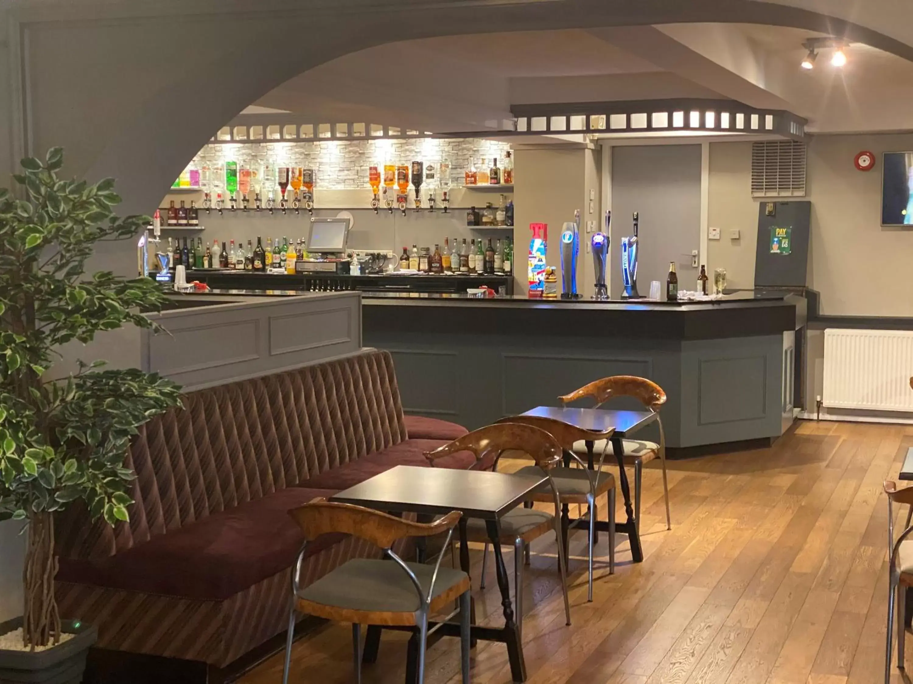 Lounge/Bar in Smithton Hotel