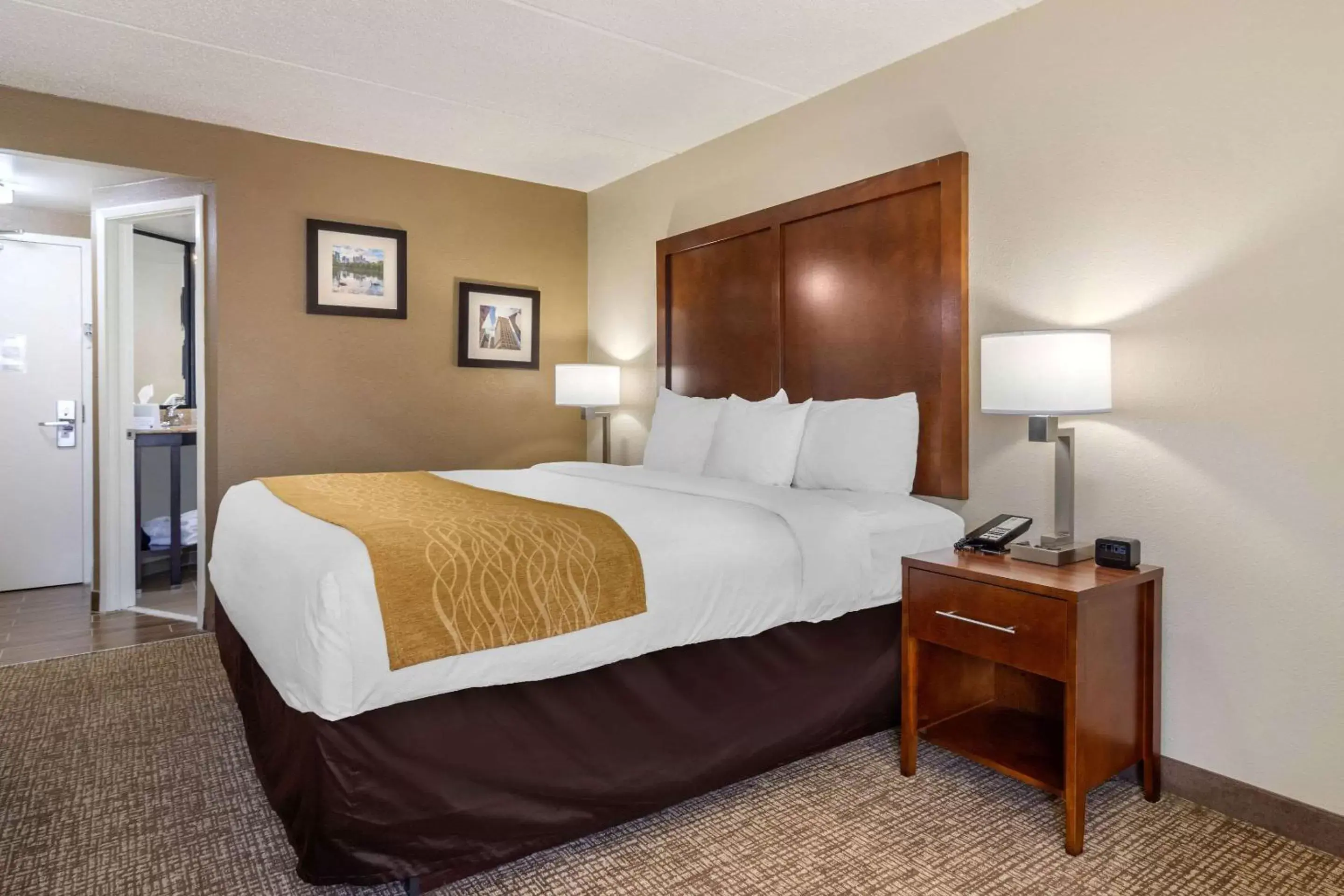 Photo of the whole room, Bed in Comfort Inn Atlanta Airport