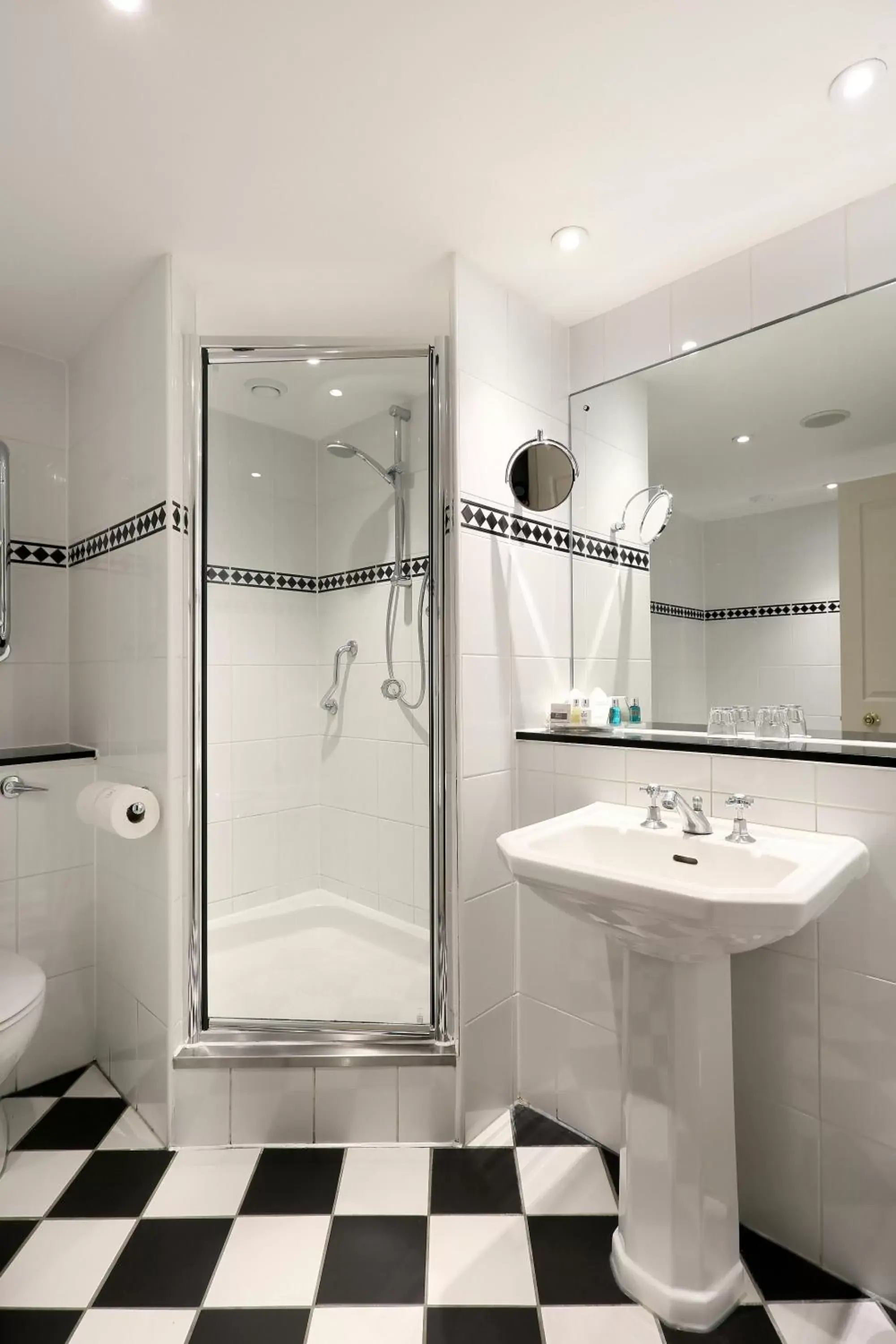 Shower, Bathroom in Macdonald Berystede Hotel & Spa