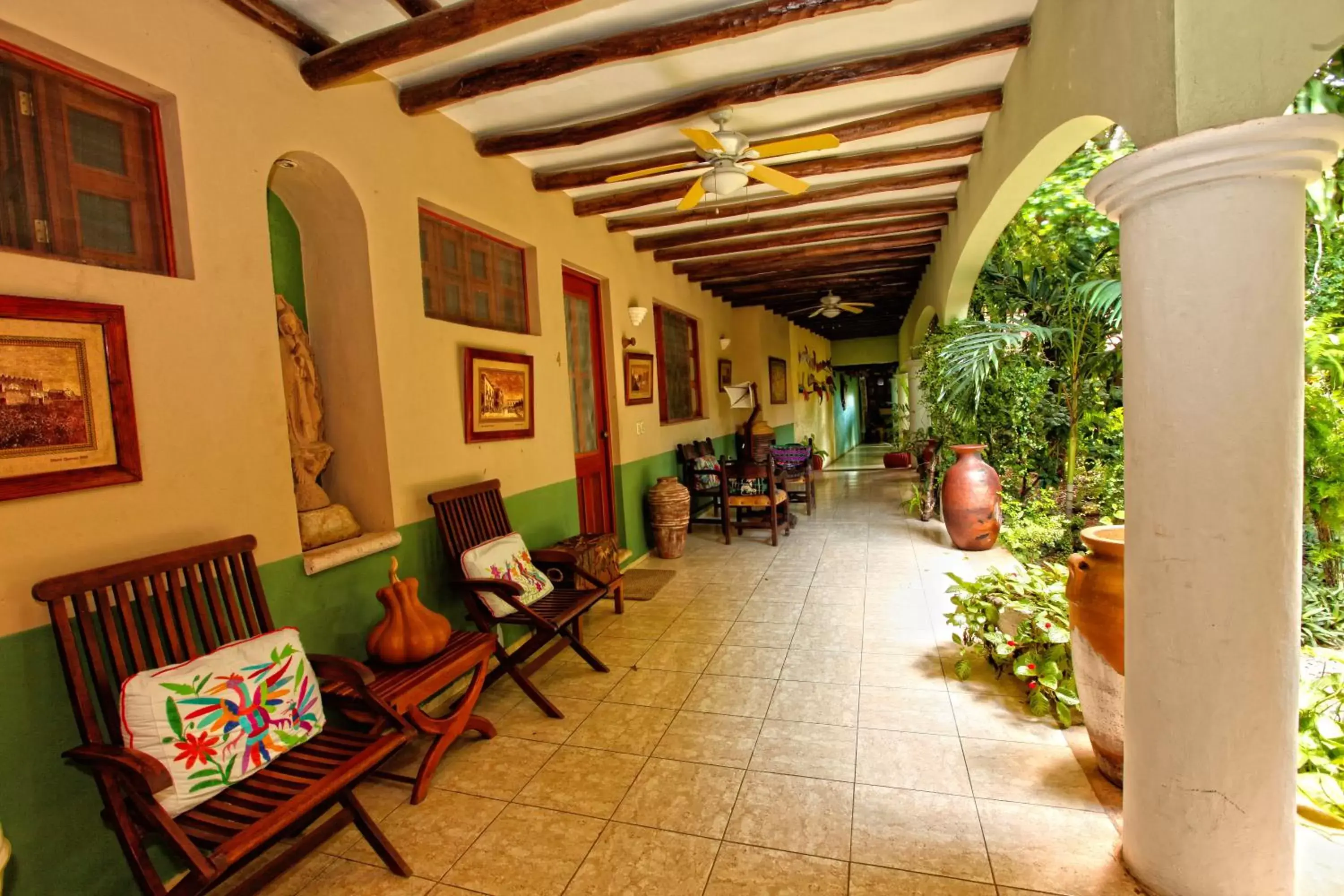 Facade/entrance in Casa Quetzal Hotel