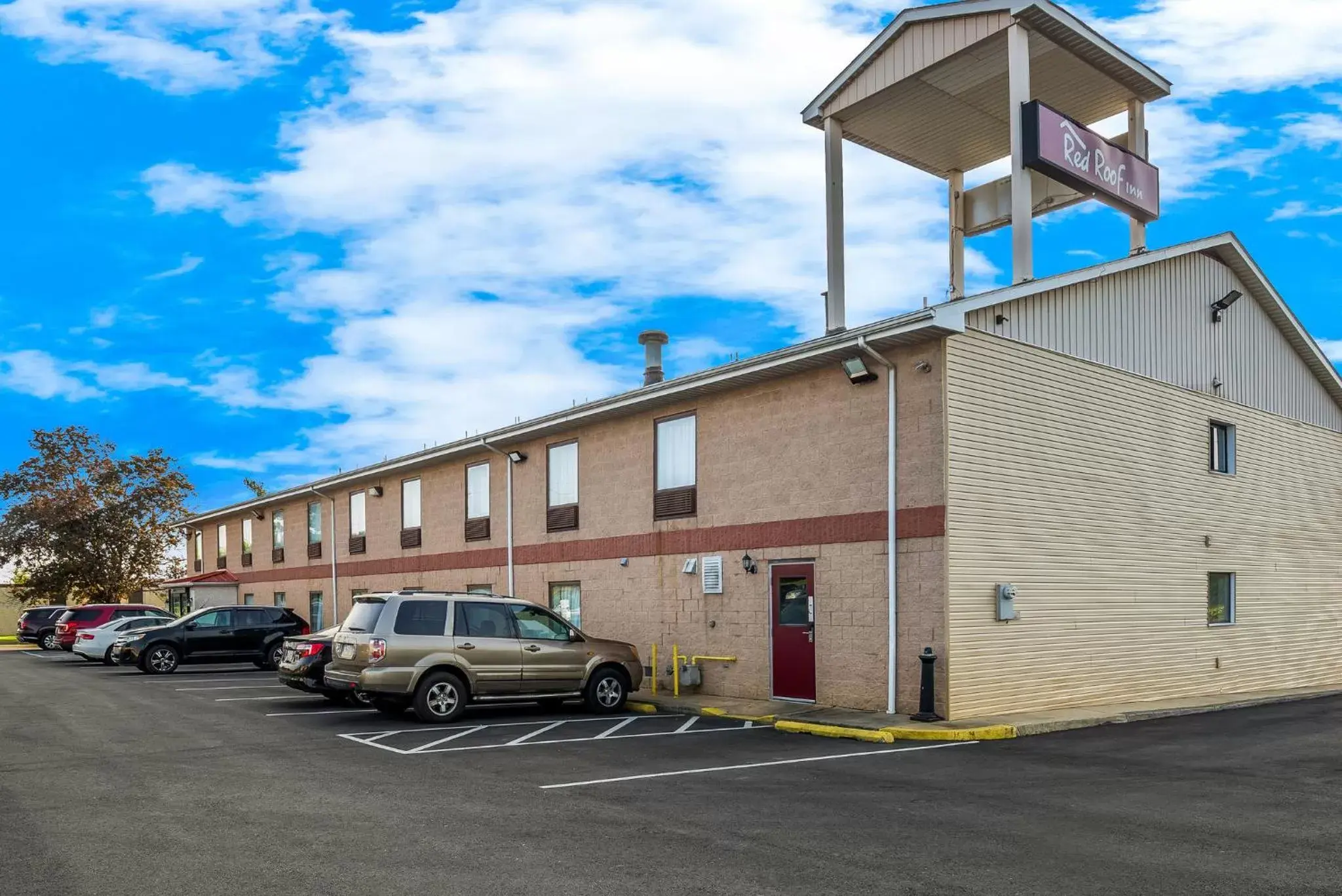 Property Building in Red Roof Inn Allentown South