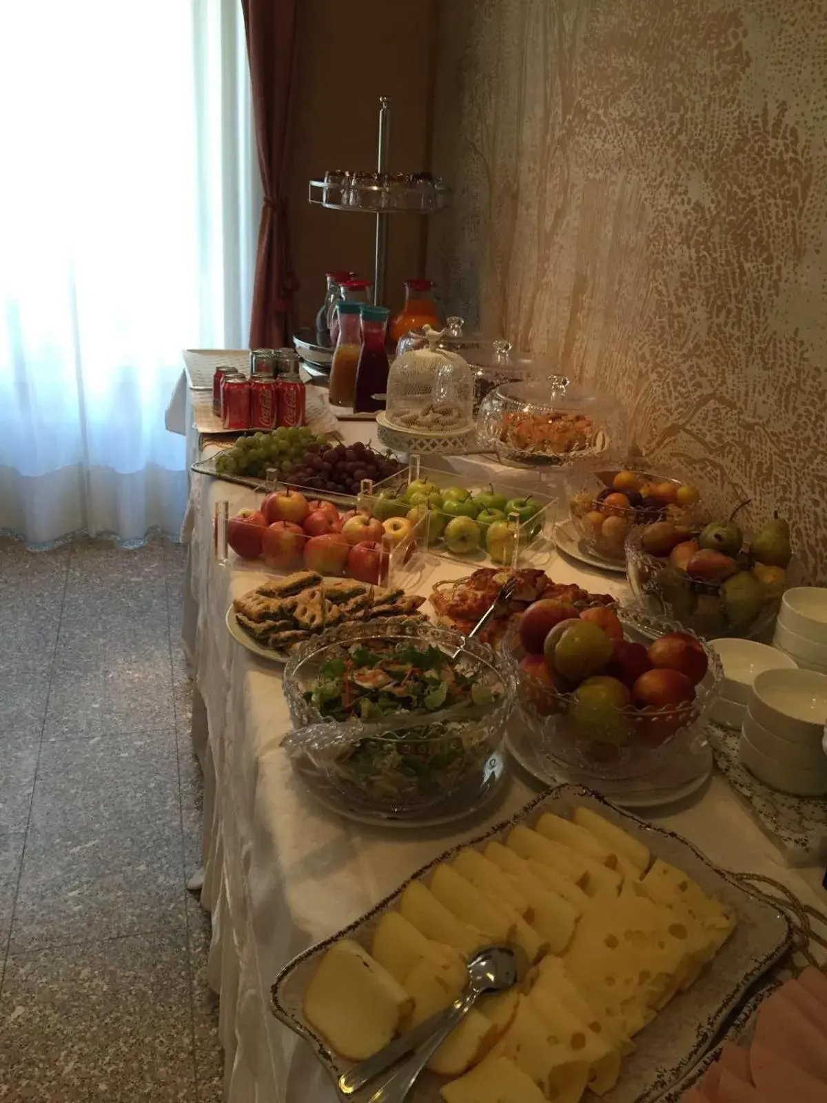 Business facilities, Food in Hotel Mennini