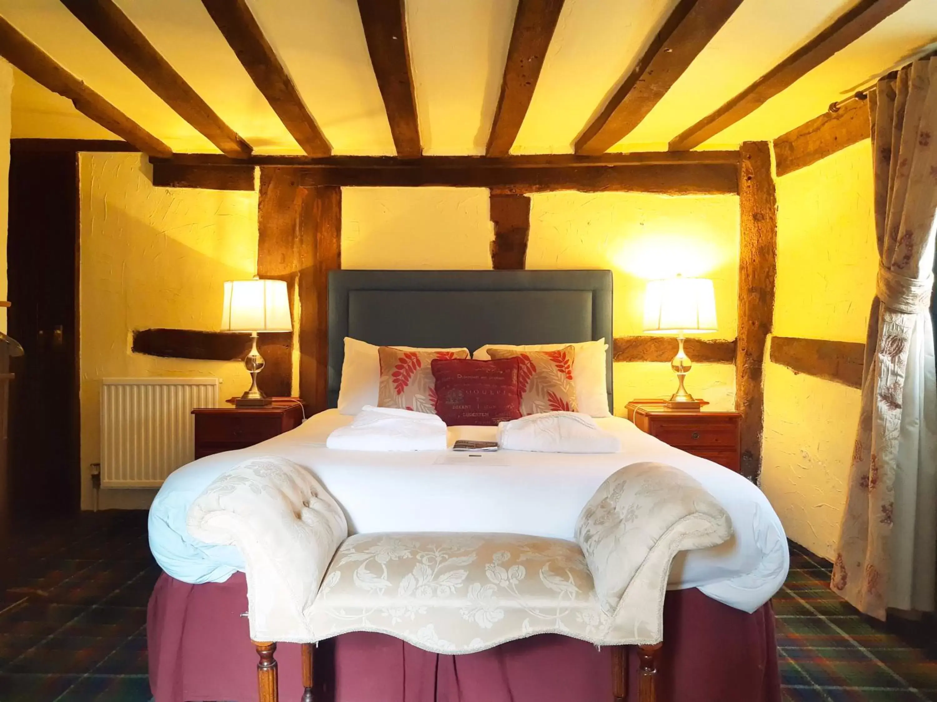Bed in Thatched Cottage Hotel