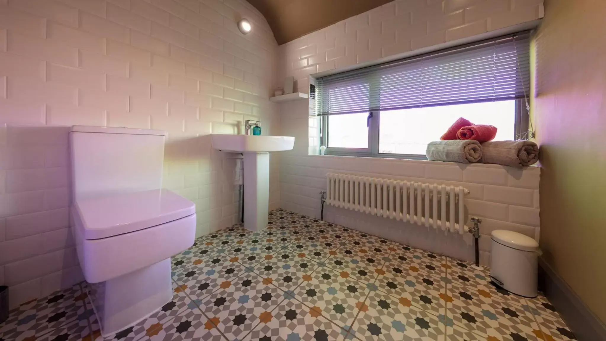 Bathroom, Bed in The Sheppey