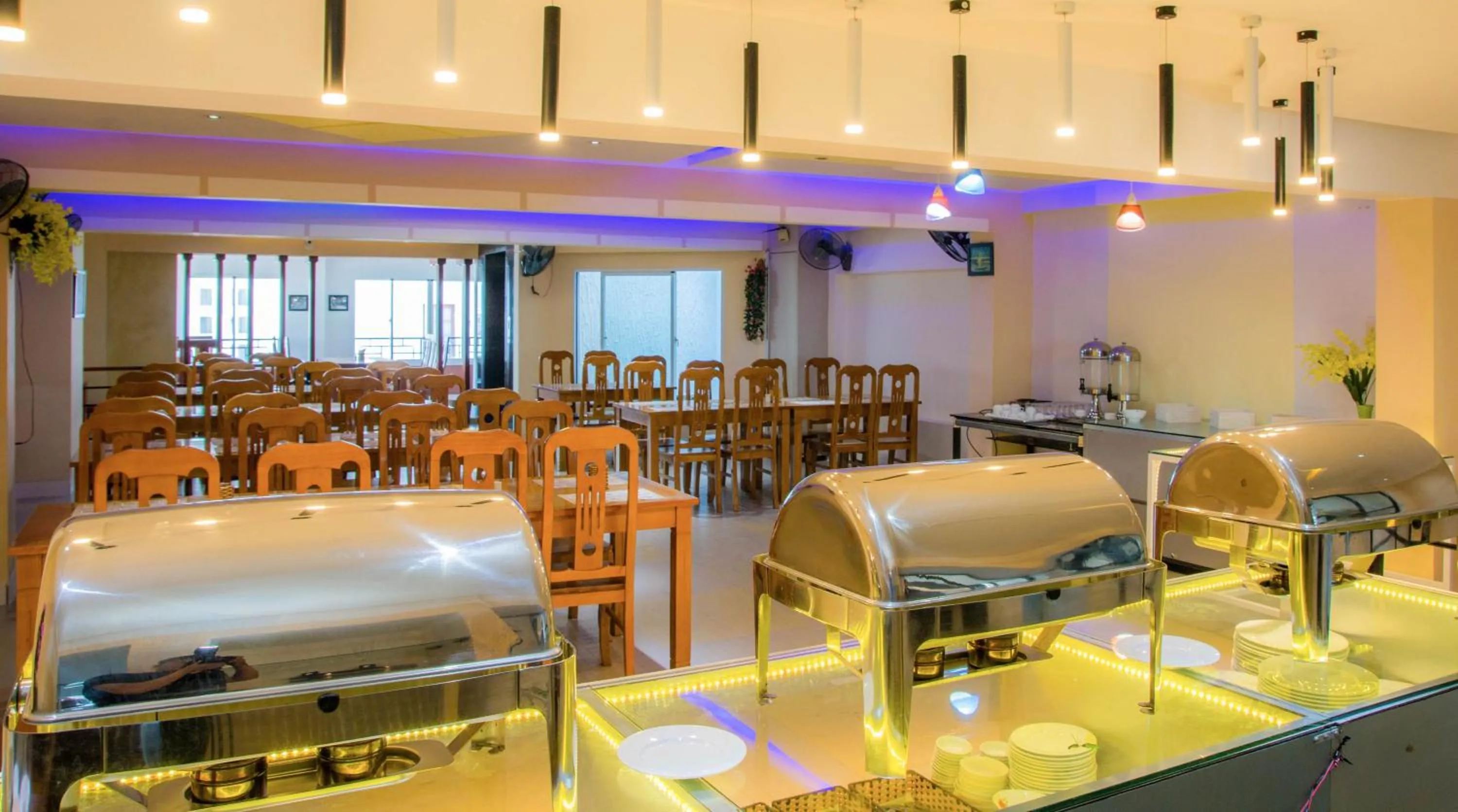 Restaurant/places to eat in Le Duong Hotel