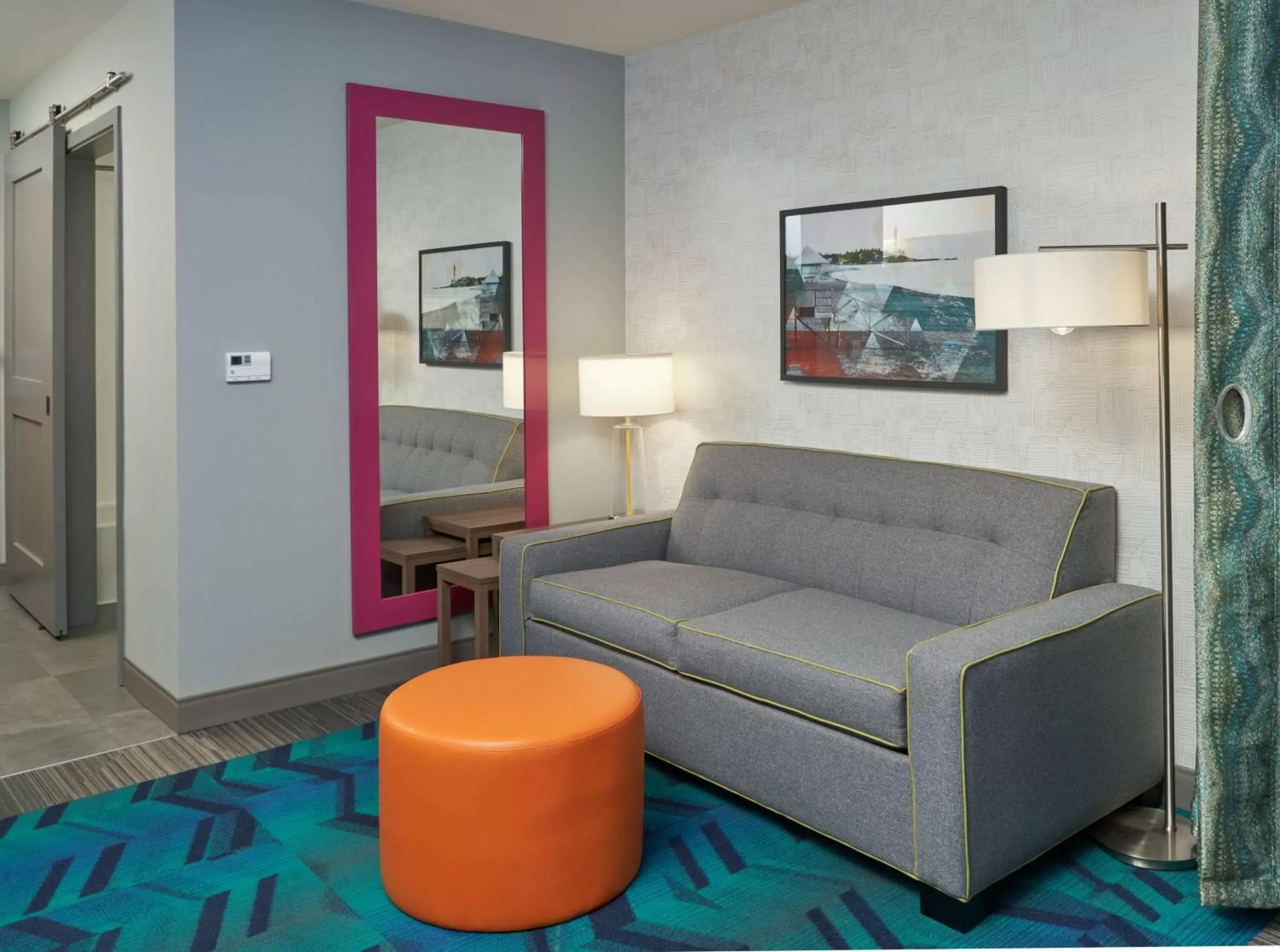 Living room, Seating Area in Home2 Suites By Hilton Pompano Beach Pier, Fl