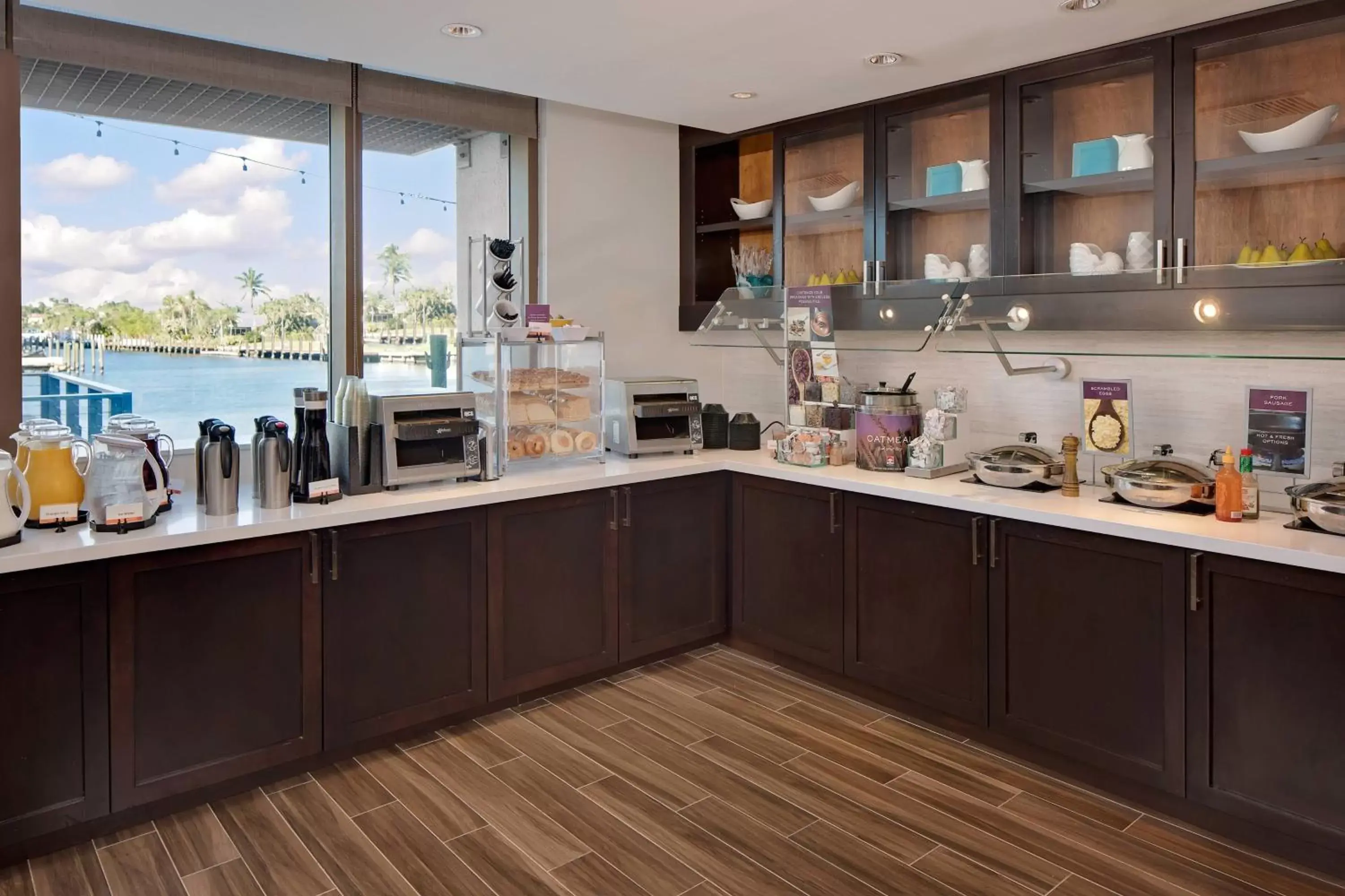 Breakfast, Kitchen/Kitchenette in Residence Inn by Marriott Fort Lauderdale Intracoastal