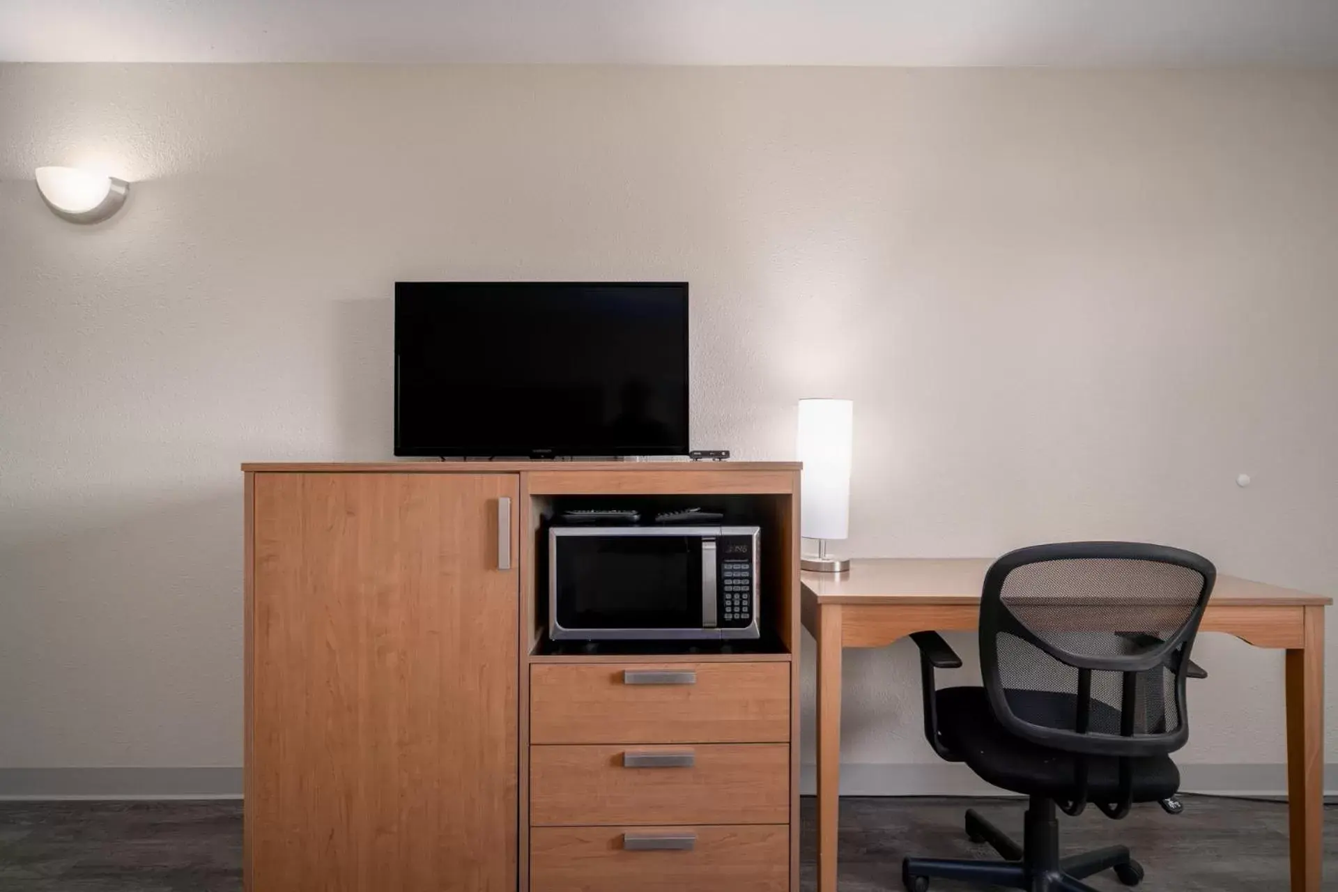 TV and multimedia, TV/Entertainment Center in Nevada Flats Hotel