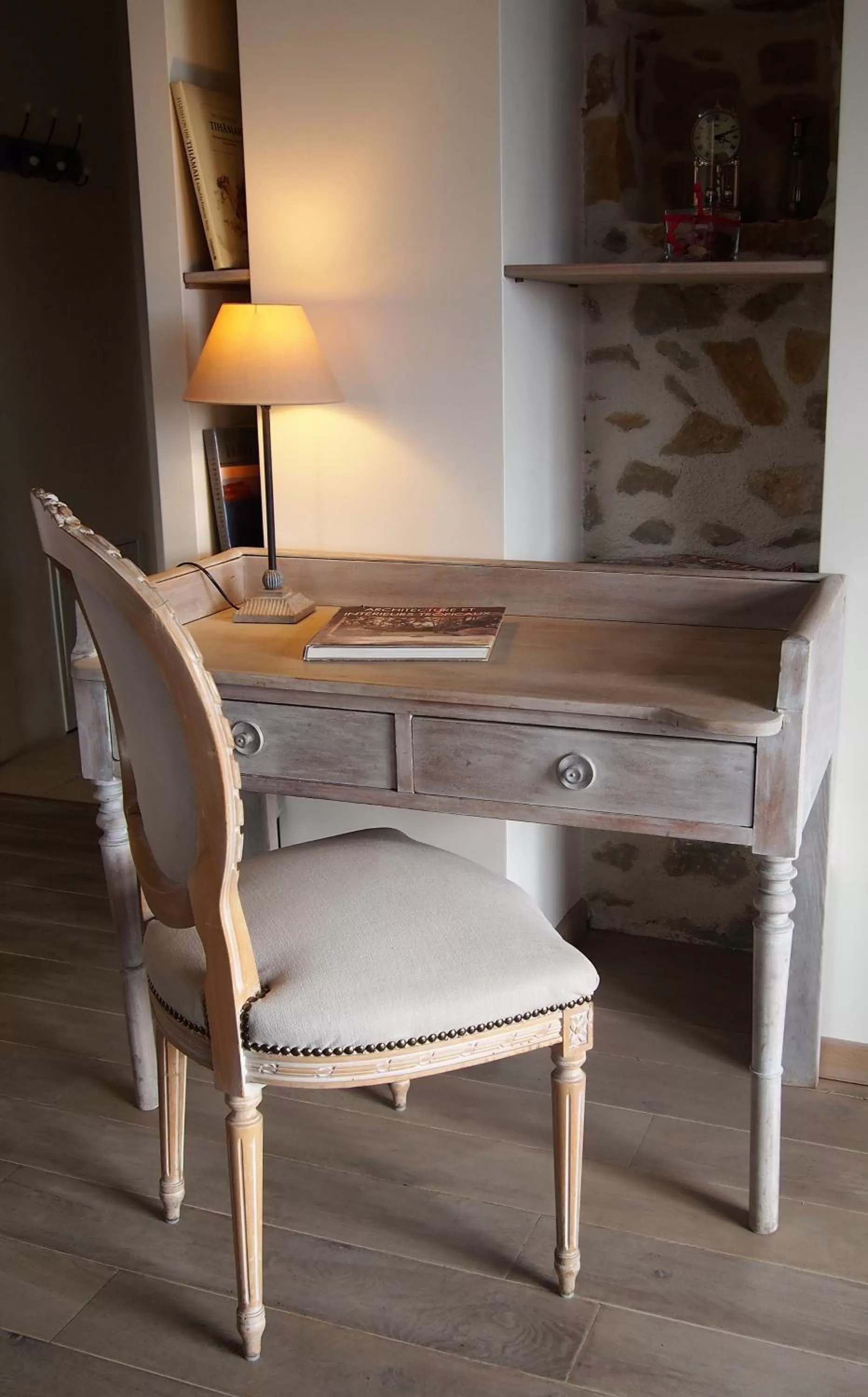 TV/Entertainment Center in Les Lumières de Genève