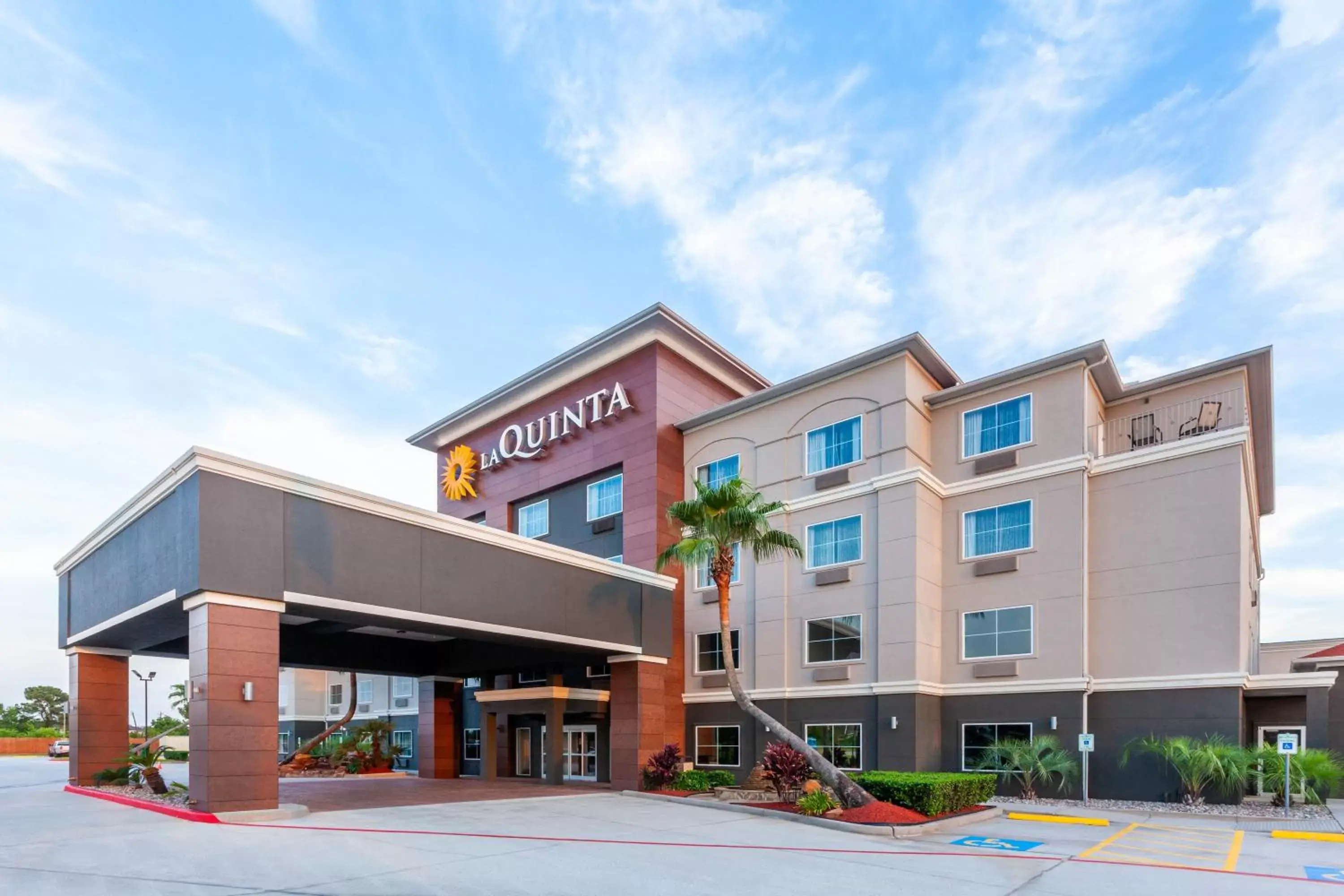 Property Building in La Quinta by Wyndham Houston Channelview