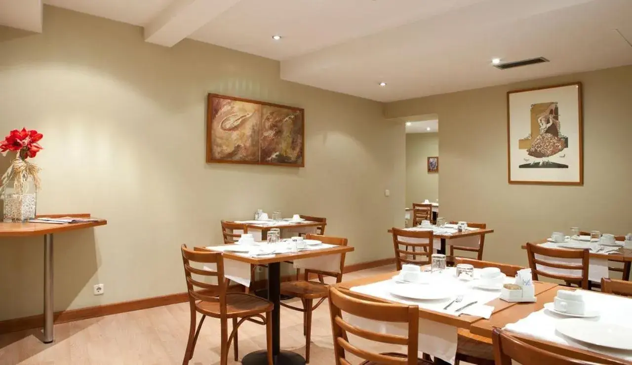 Restaurant/Places to Eat in Ateneo Puerta del Sol